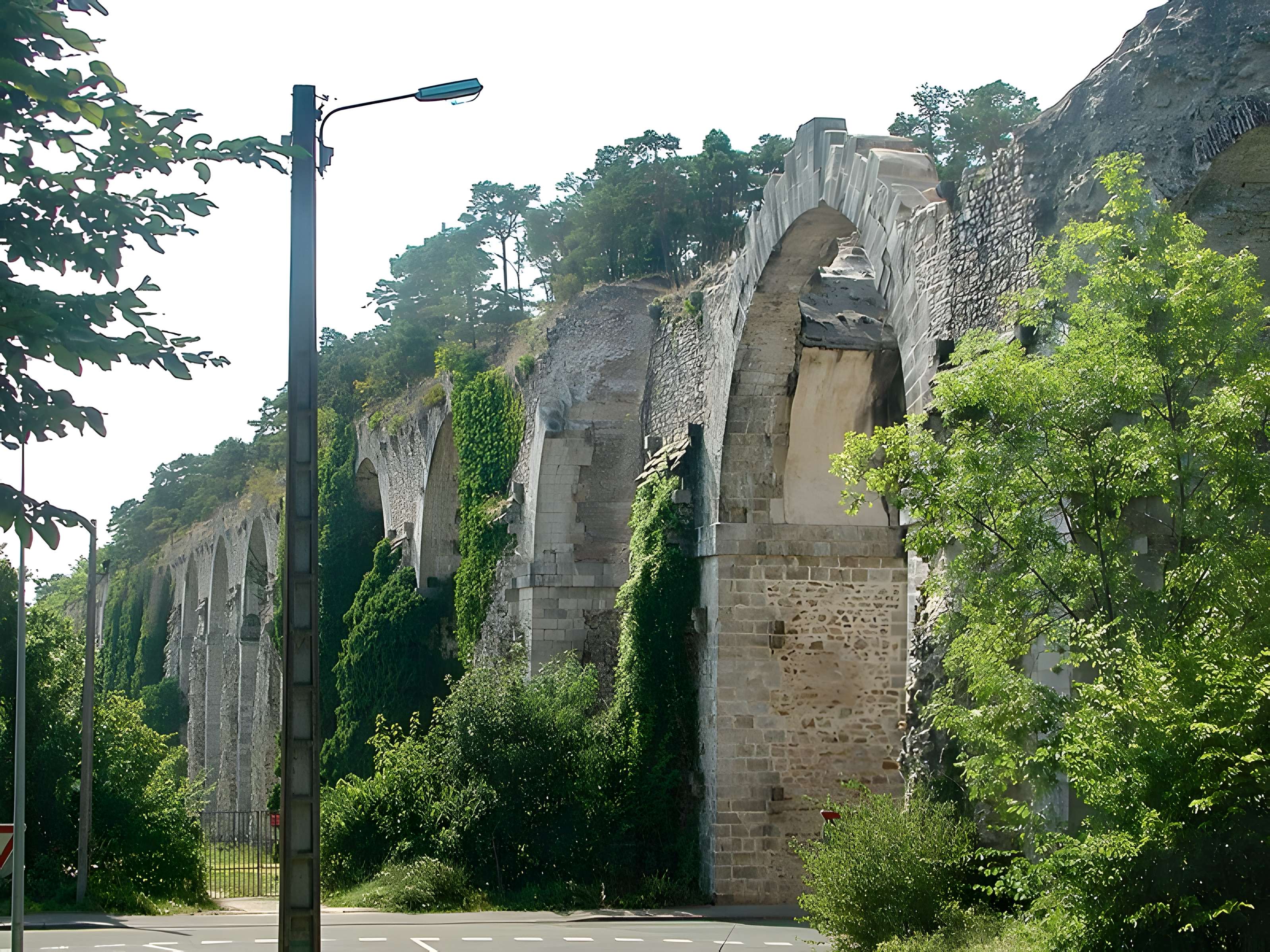Ancien aqueduc de Pontgouin à Versailles (également sur communes de Maintenon et Pontgouin)