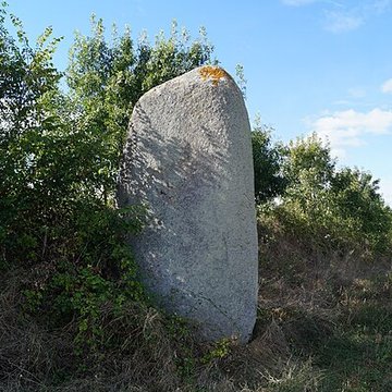 Menhir de la Chenillée à Saint-Vincent-sur-Graon