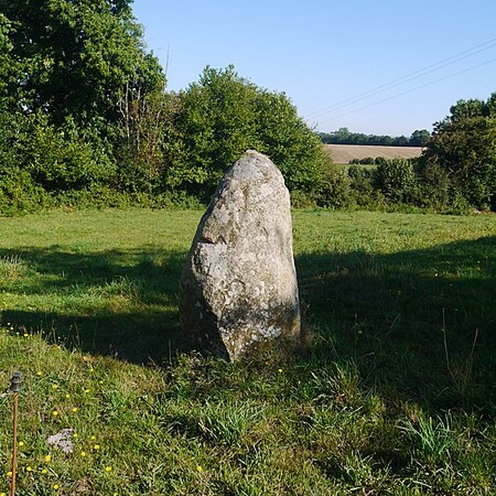 Photo de Menhir de la Petite Thébauderie à Saint-Thomas-de-Courceriers