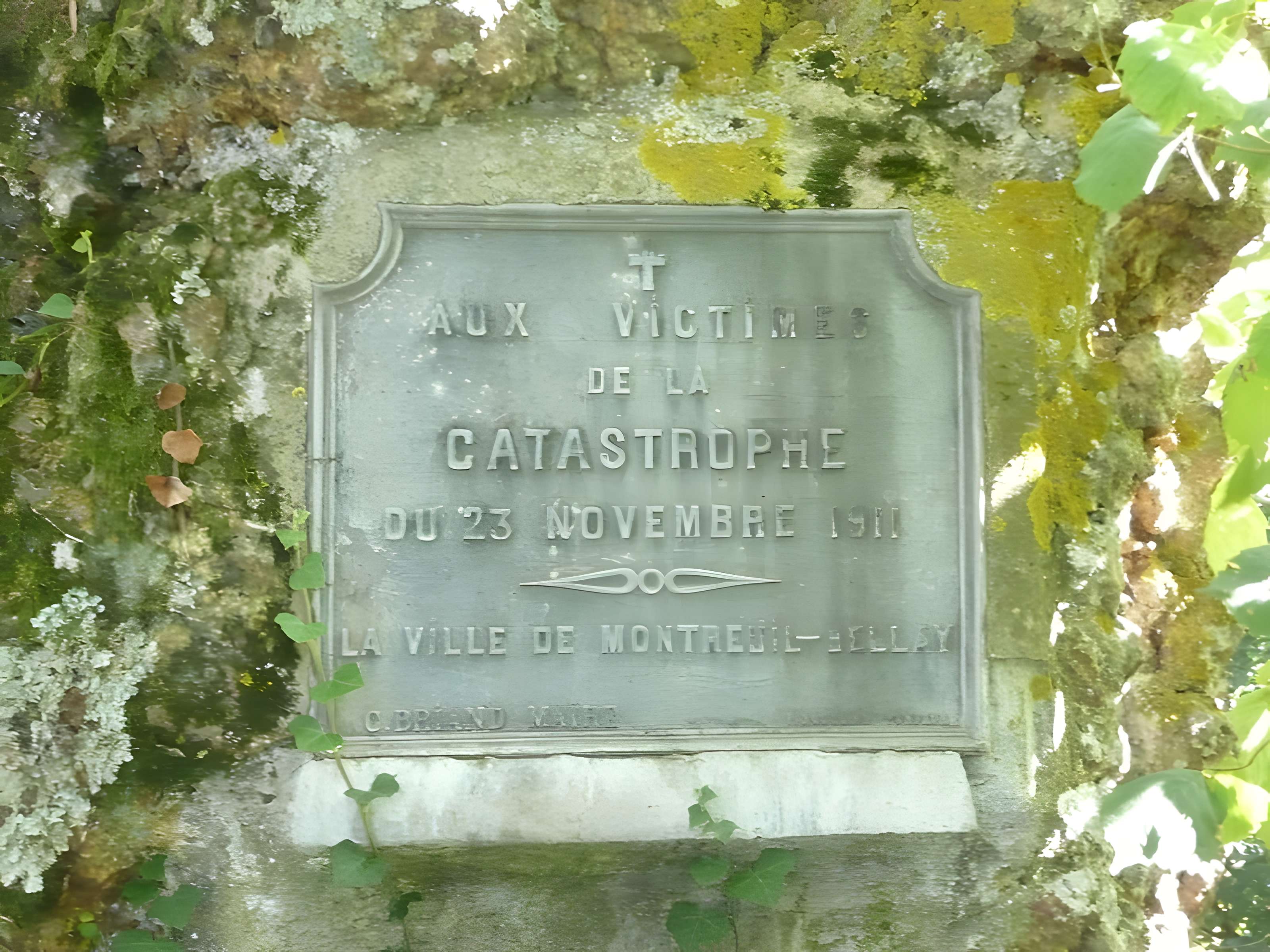 Menhir de la Pierre de Lenay de Montreuil-Bellay