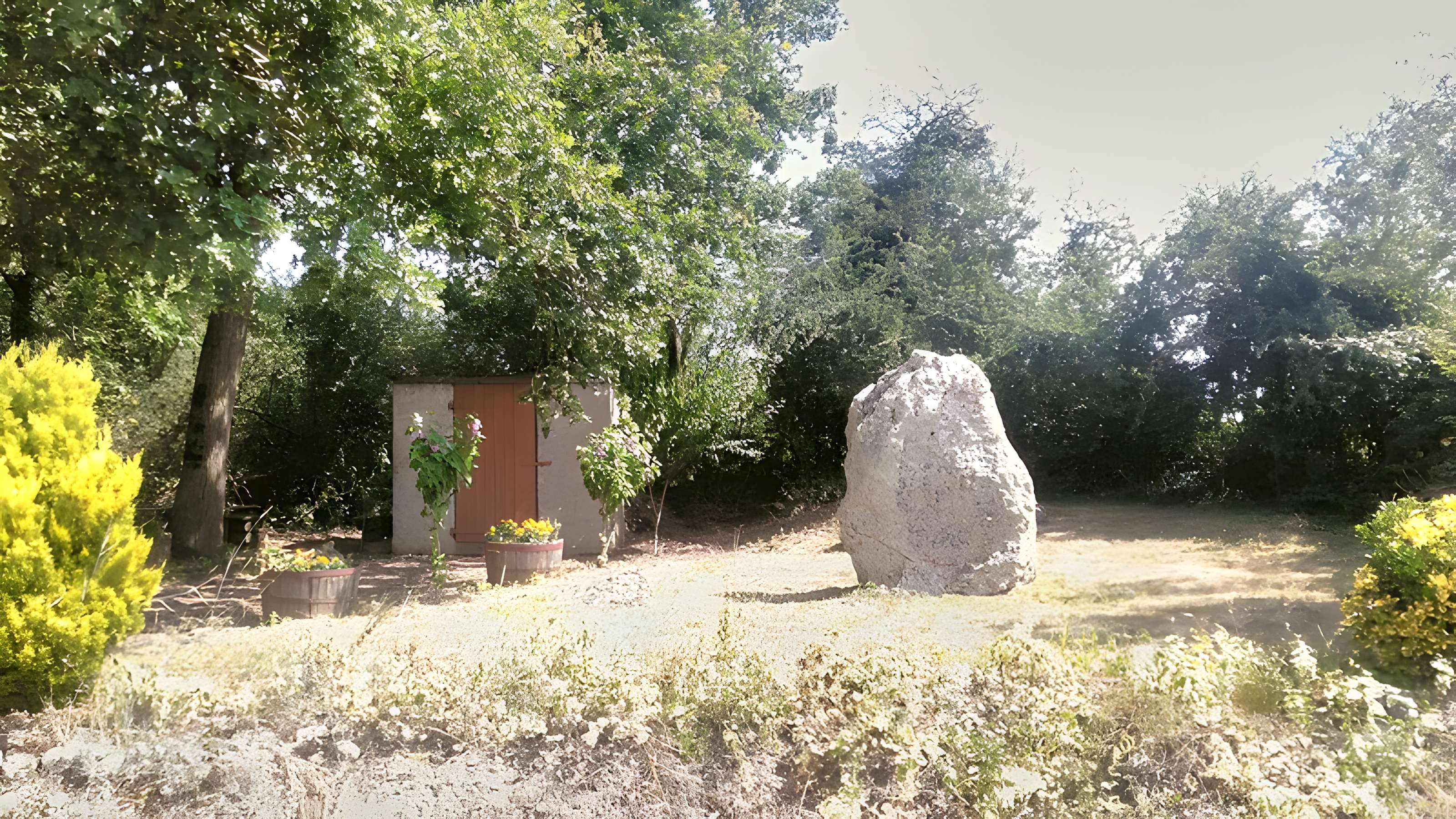 Menhir de la Pierre Levée de Dissay-sous-Courcillon