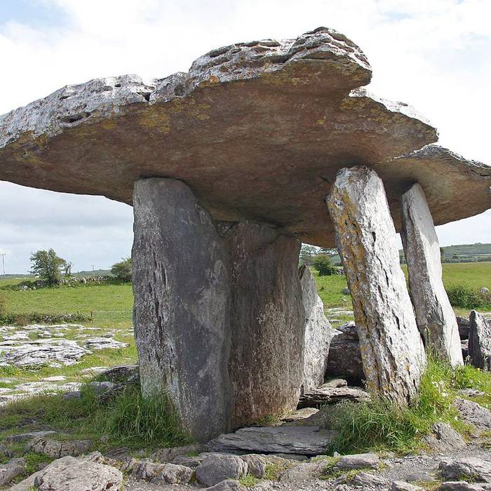 Photo de Menhir de la Ville-Juhel au Vieux-Bourg