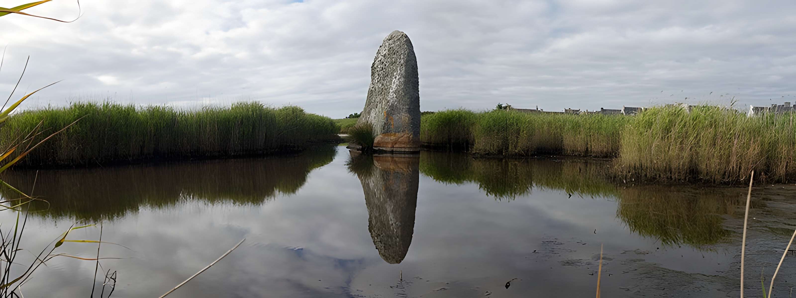 Menhir de Lehan à Treffiagat