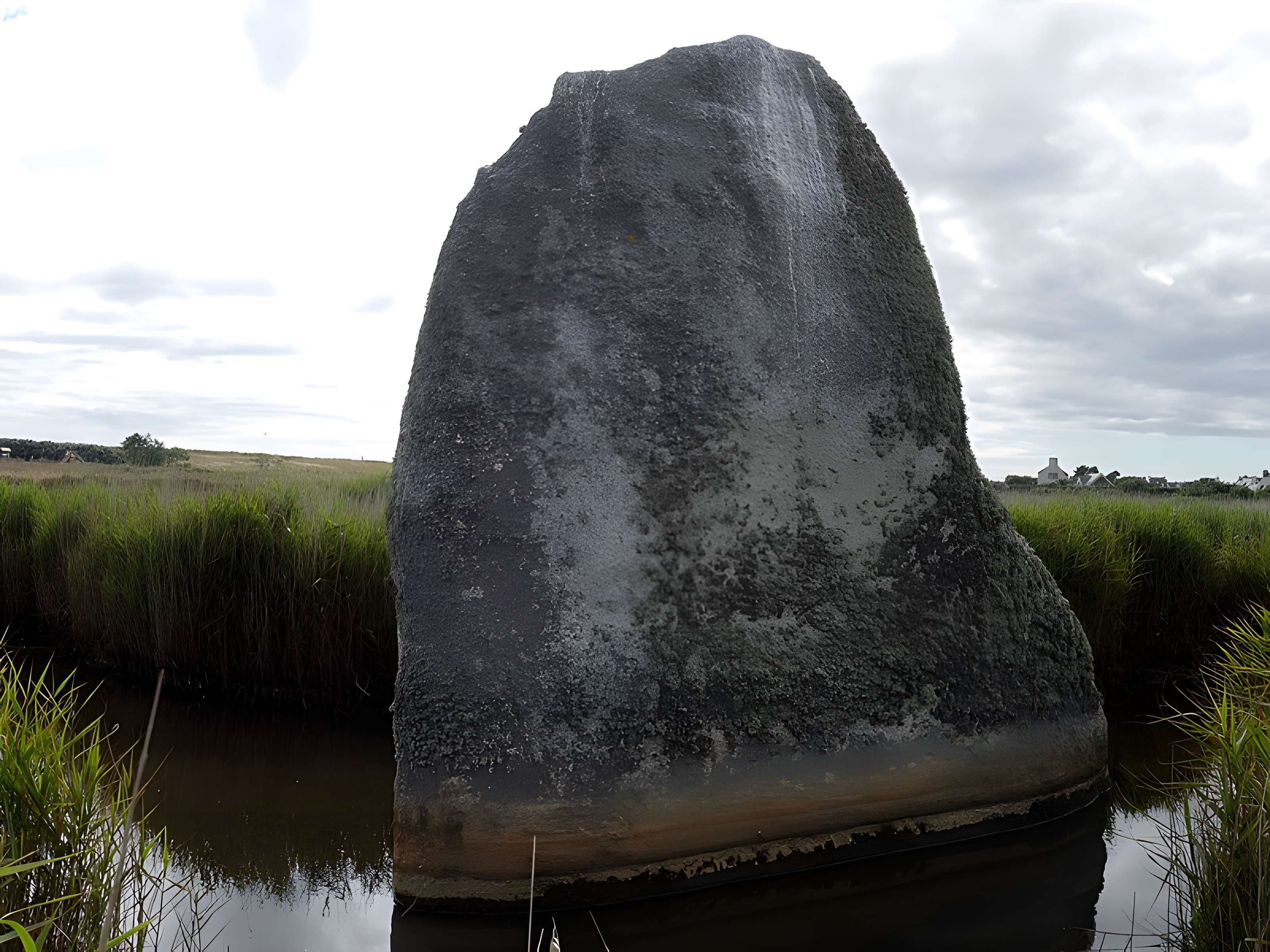 Menhir de Lehan à Treffiagat