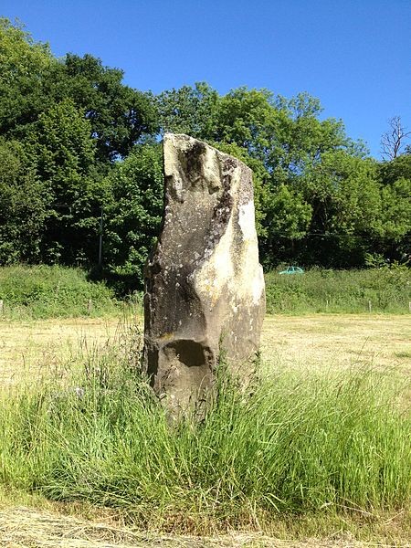 Photo de Menhir de Montcorbeau à Couesmes-Vaucé