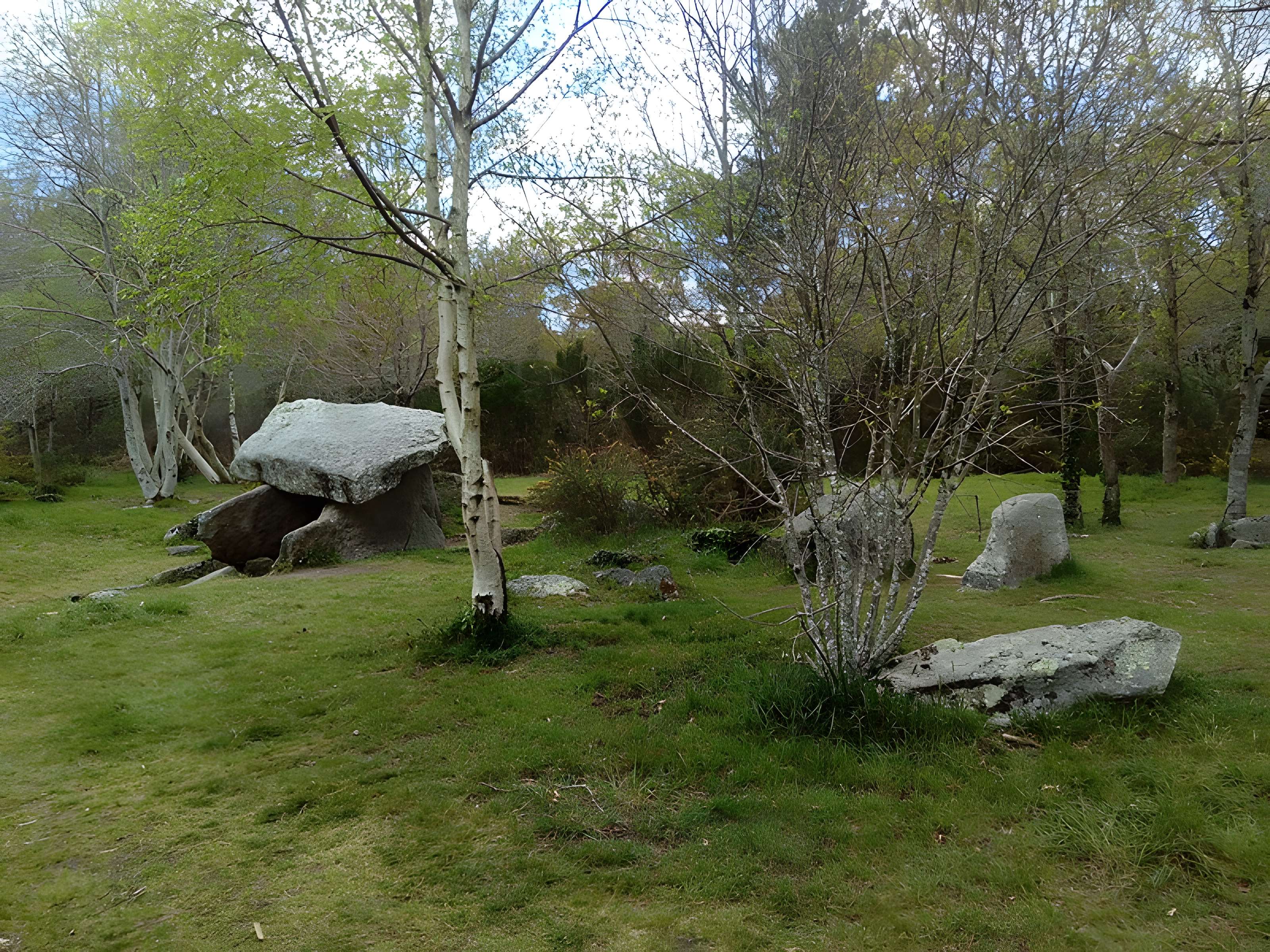 Menhir de Quélarn et bande de terrain autour