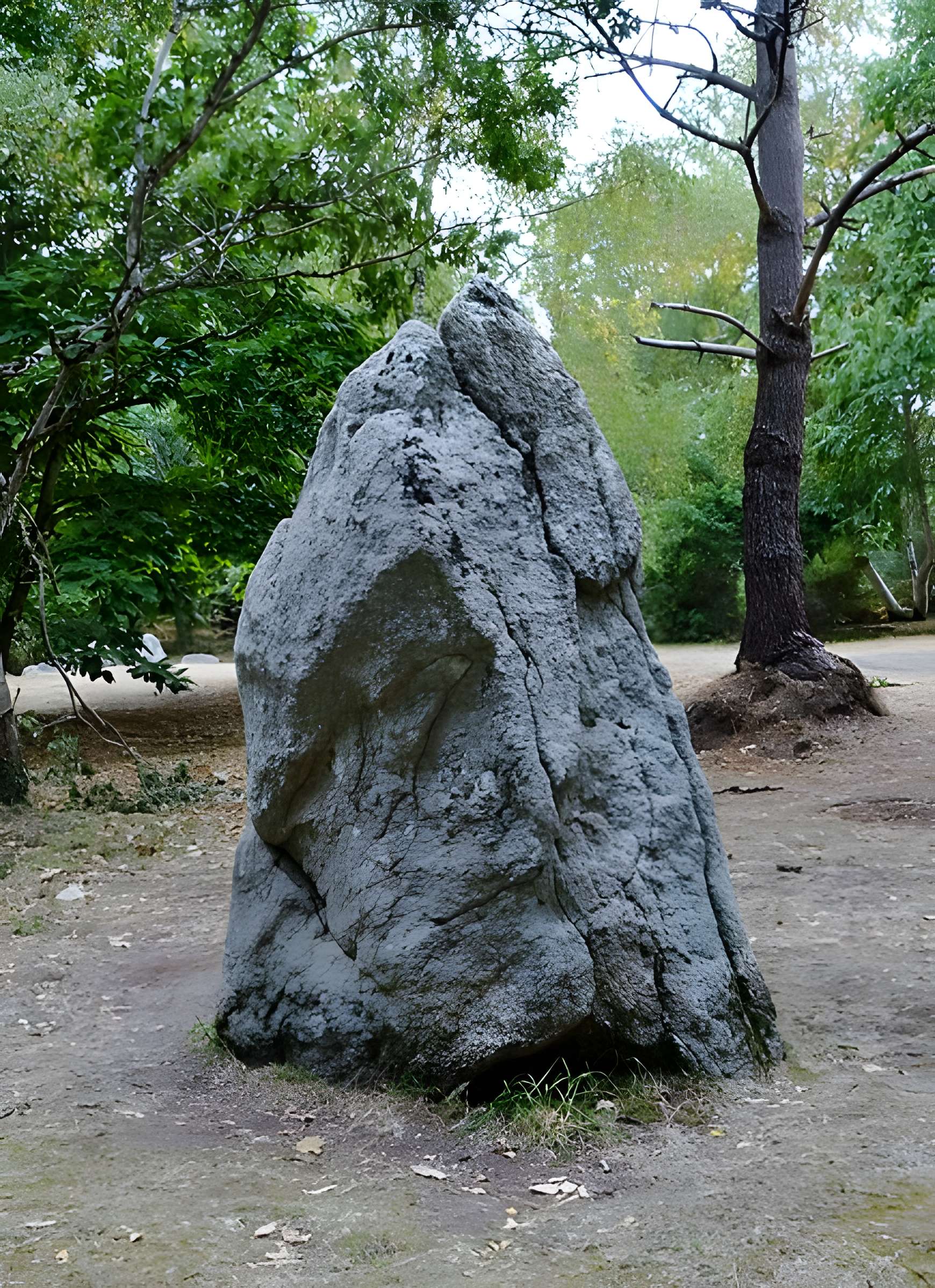 Menhir de Quélarn et bande de terrain autour