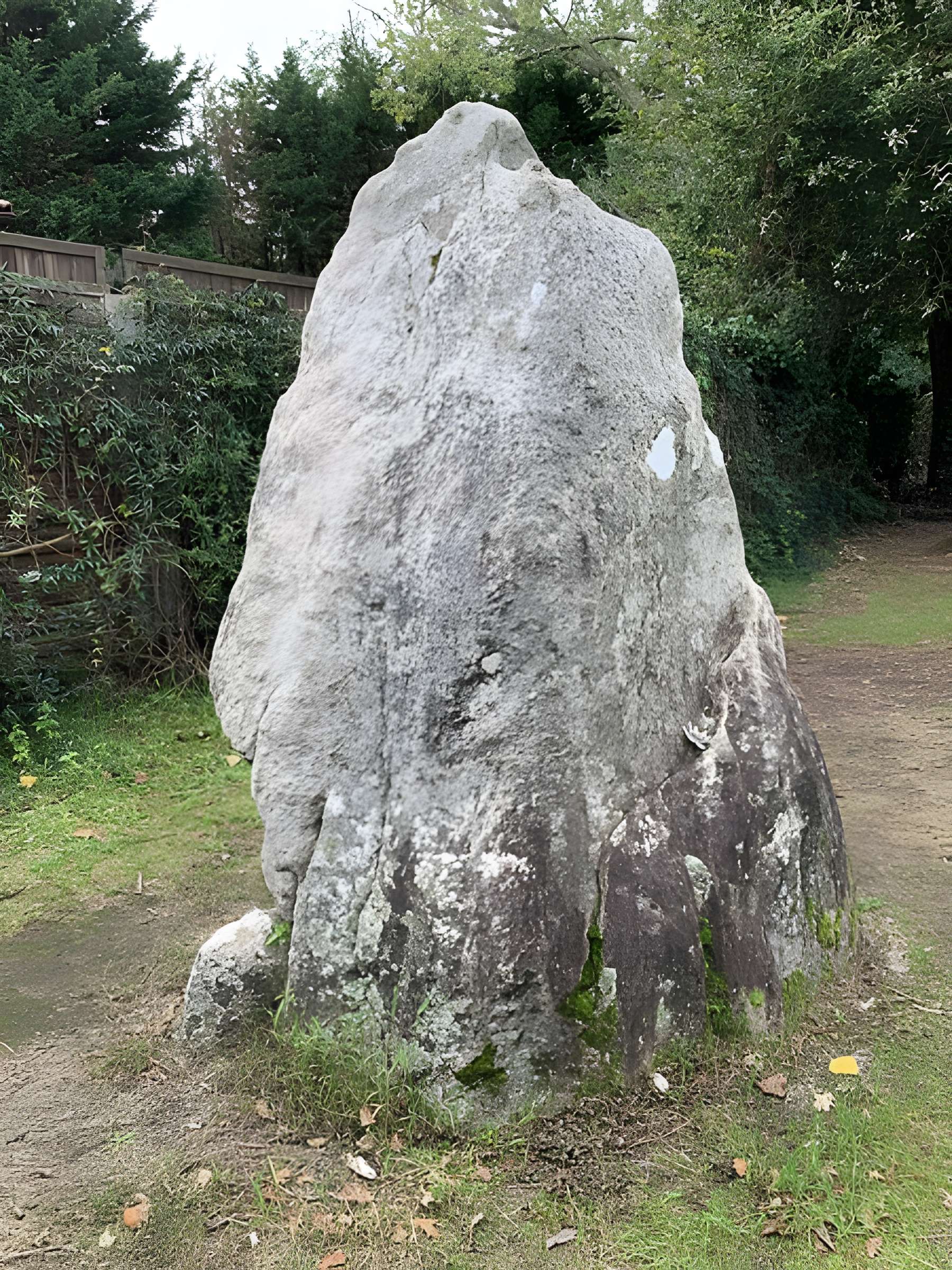 Menhir des Pierres Couchées de Saint-Brevin-les-Pins
