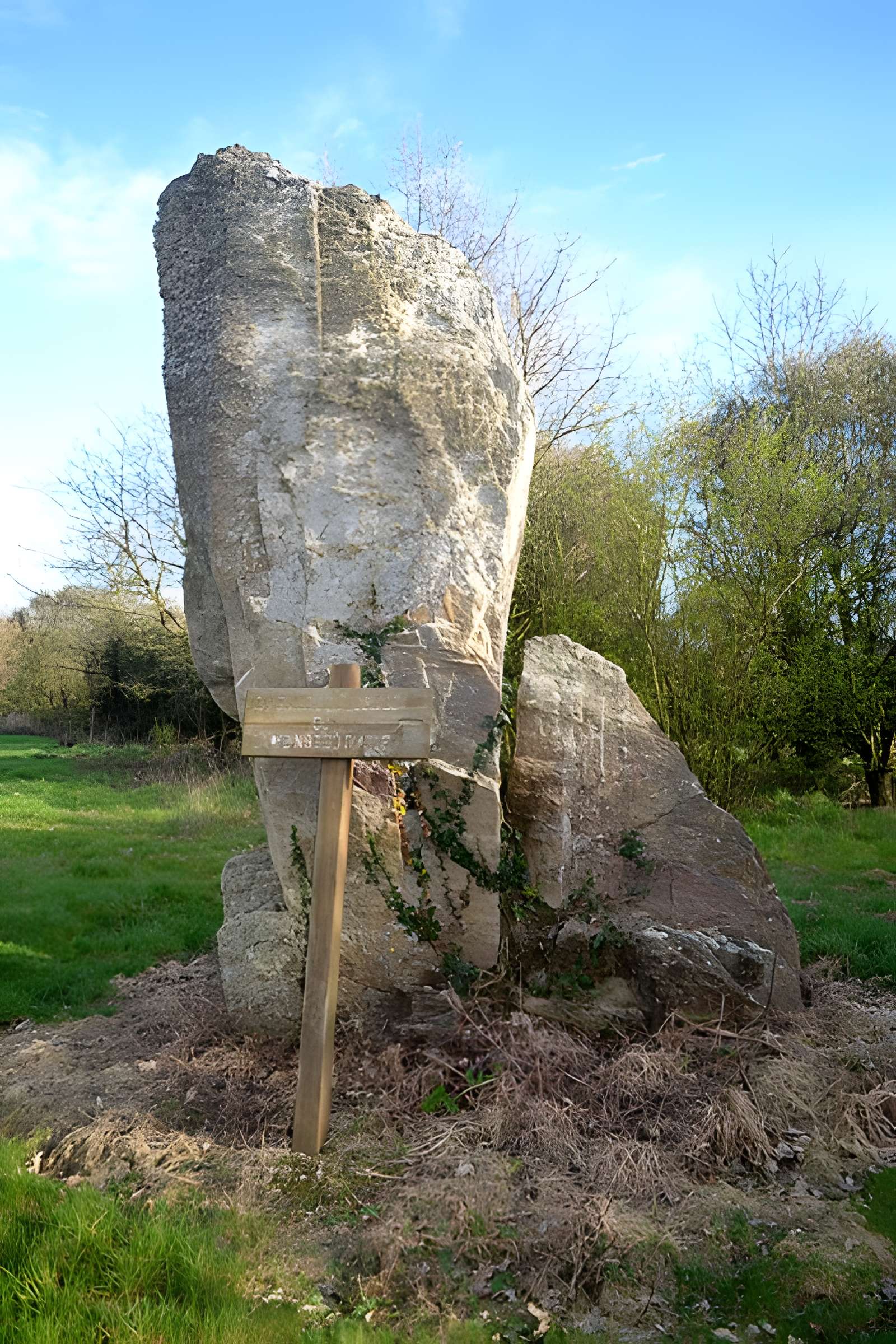 Menhir dit La Minche du Diable de Vairé