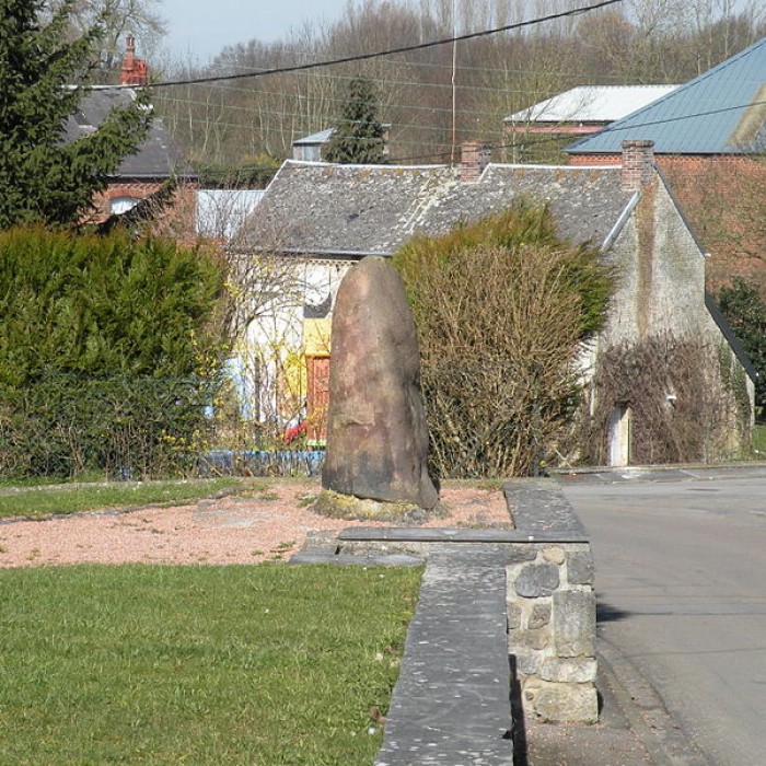 Photo de Menhir dit La Pierre de Dessus-Bise à Sars-Poteries