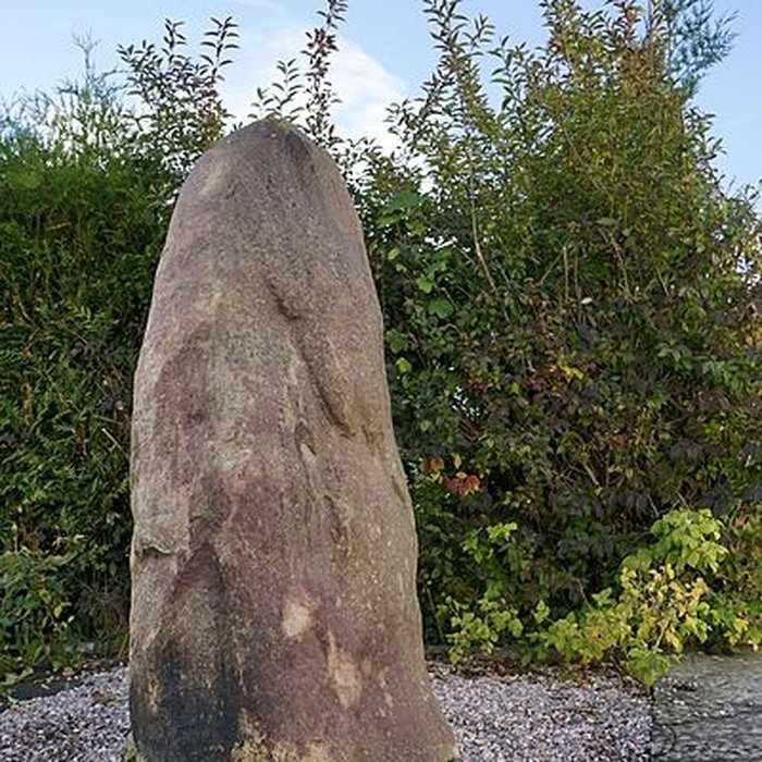 Photo de Menhir dit La Pierre de Dessus-Bise à Sars-Poteries