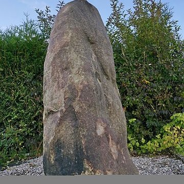 Menhir dit La Pierre de Dessus-Bise à Sars-Poteries