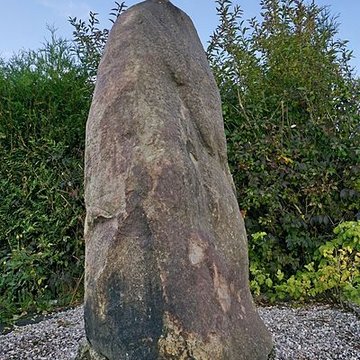 Menhir dit La Pierre de Dessus-Bise à Sars-Poteries