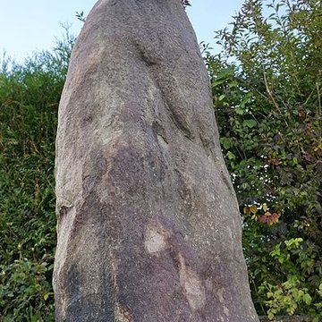 Menhir dit La Pierre de Dessus-Bise à Sars-Poteries
