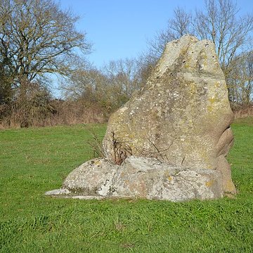 Menhir dit la pierre levée de Charbonneau à La Renaudière