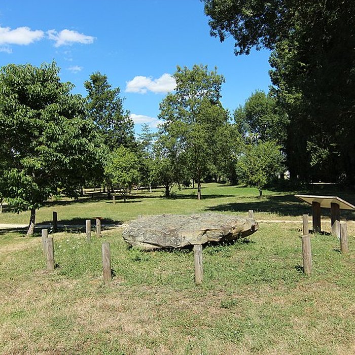Photo de Menhir-polissoir de Souhé de Naintré