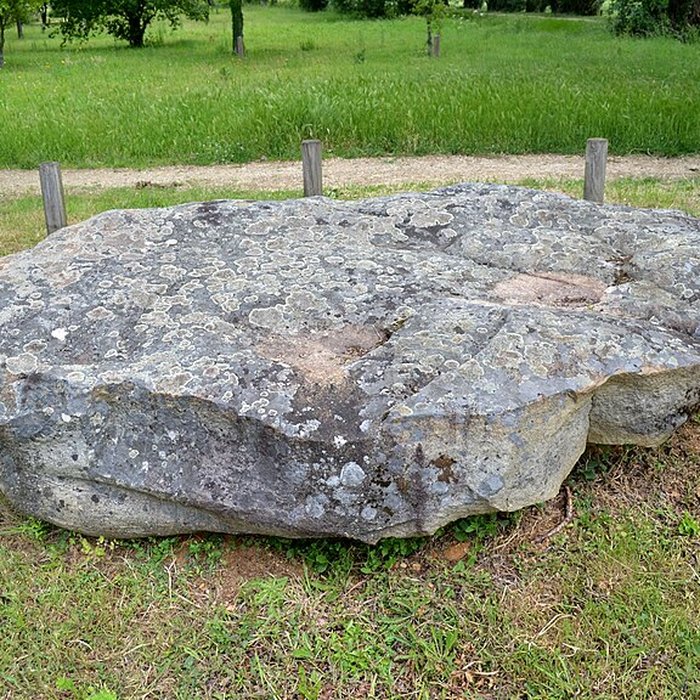 Photo de Menhir-polissoir de Souhé de Naintré