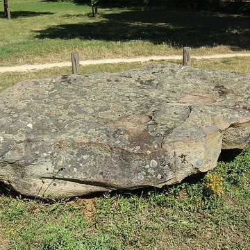 Menhir-polissoir de Souhé de Naintré