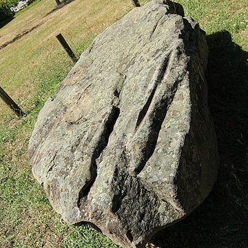 Menhir-polissoir de Souhé de Naintré