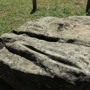Menhir-polissoir de Souhé de Naintré