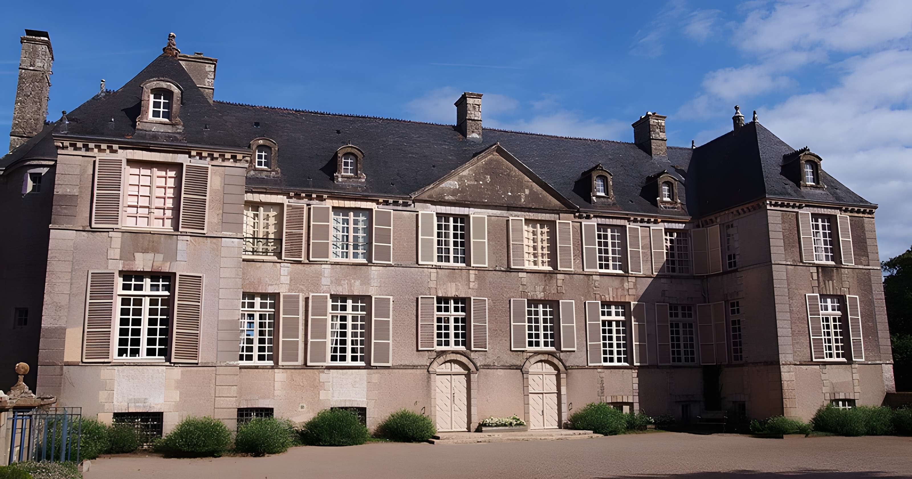 Château de Courcy à Fontenay-sur-Mer