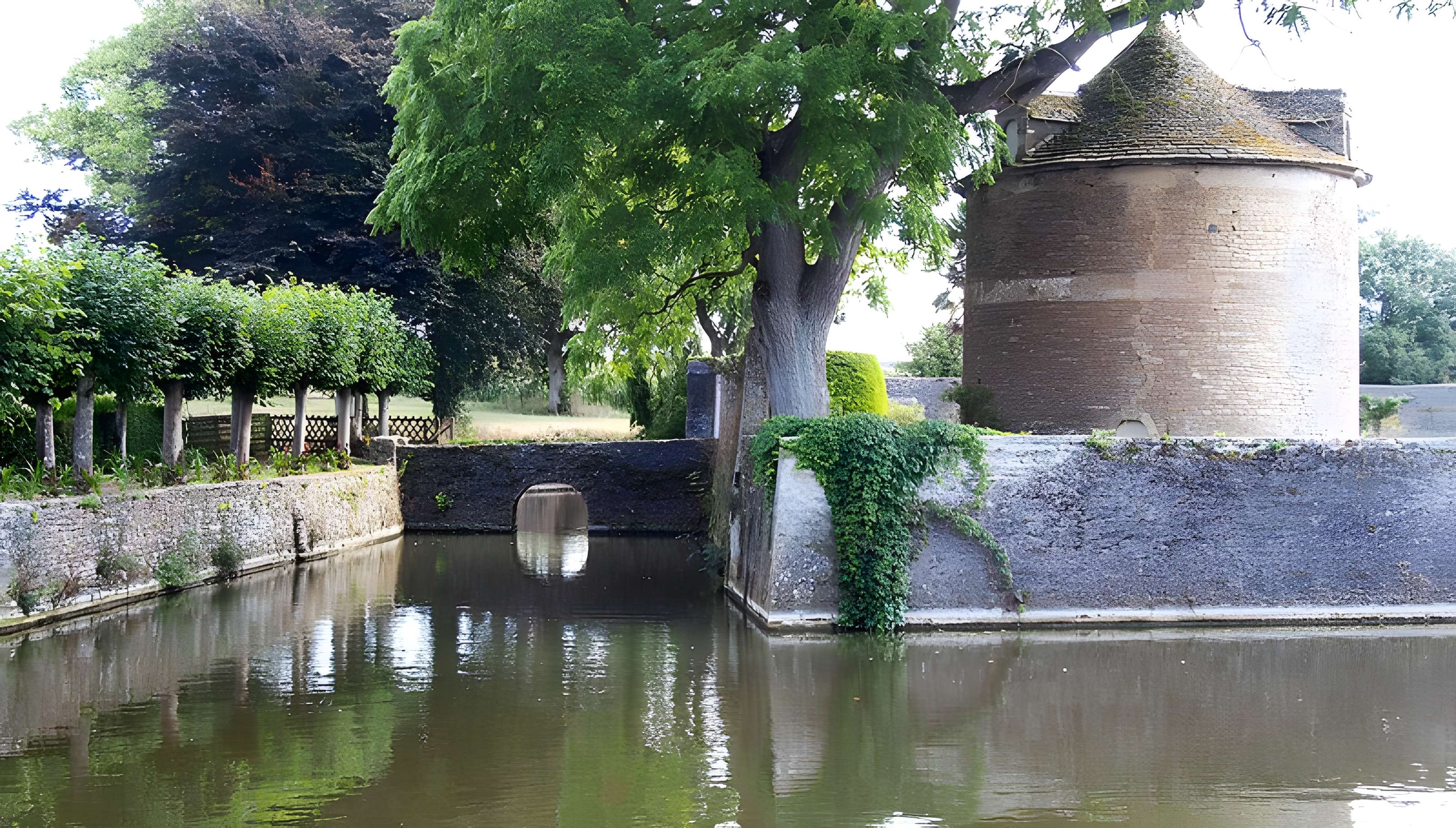 Château de Courcy à Fontenay-sur-Mer