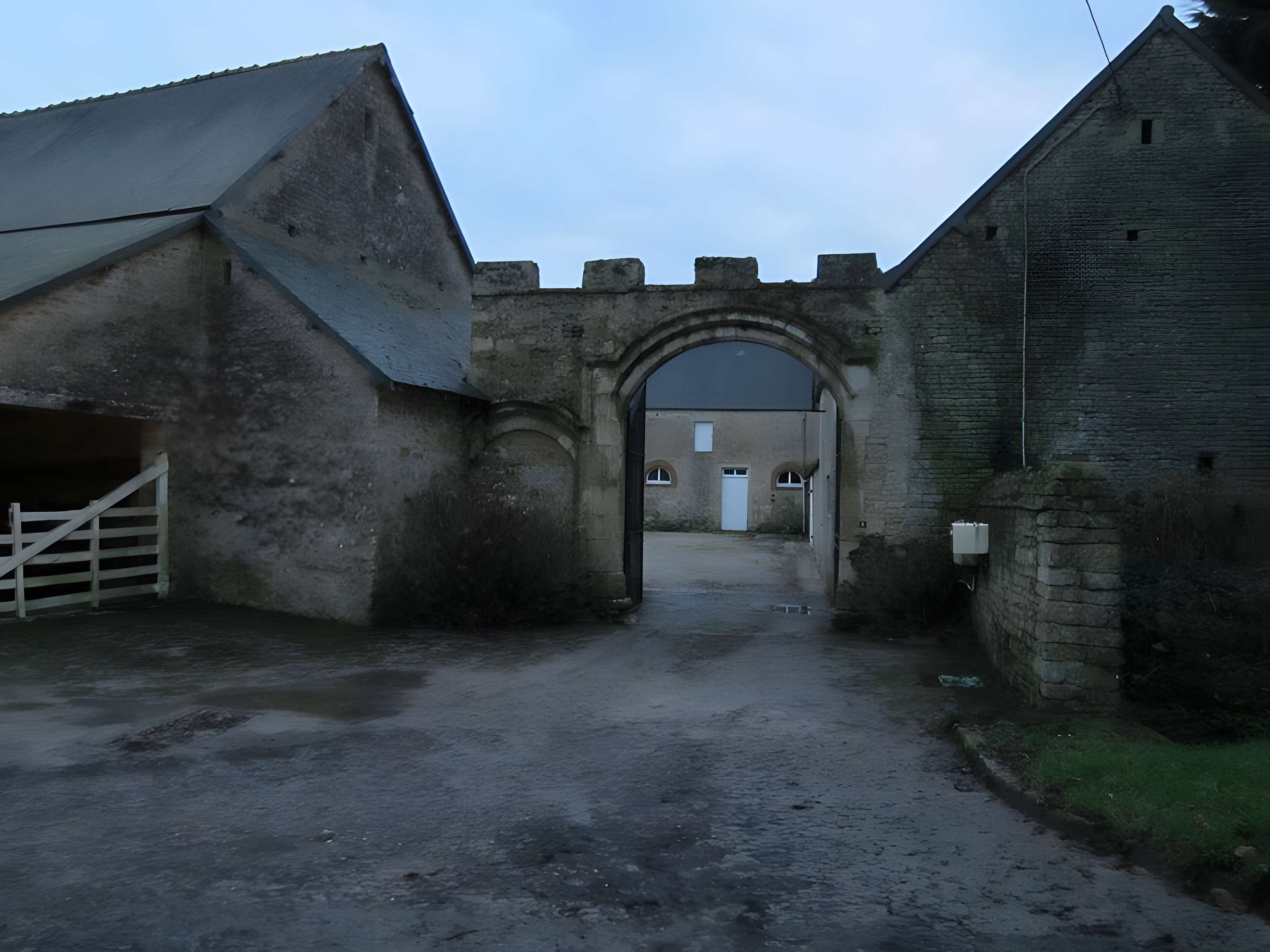 Château de Courcy à Fontenay-sur-Mer