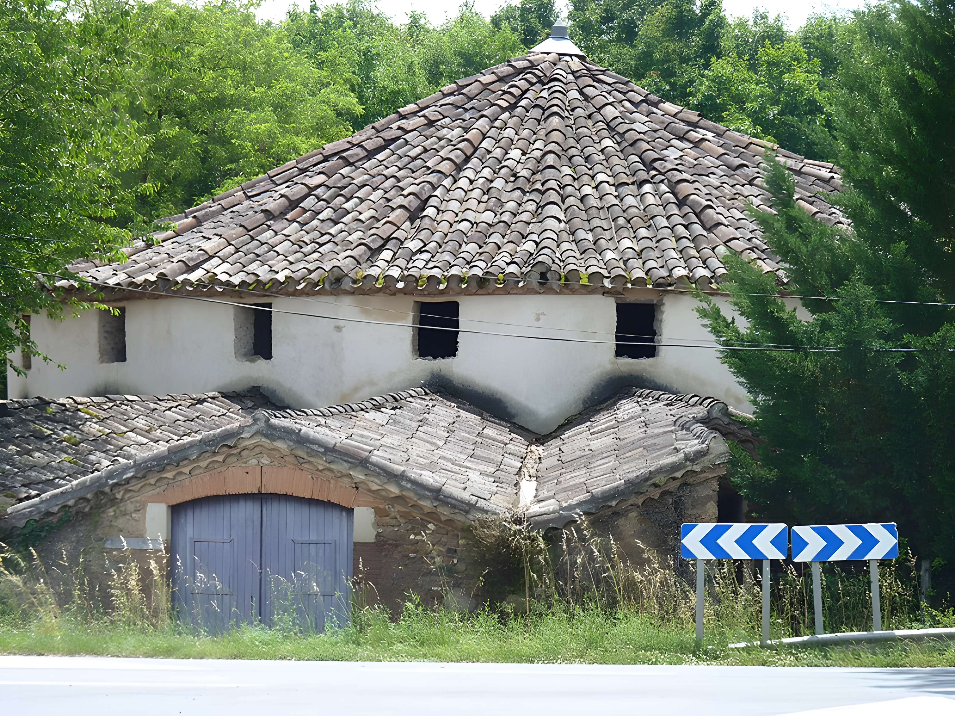 Métairie ronde de Saint-Lieux-Lafenasse