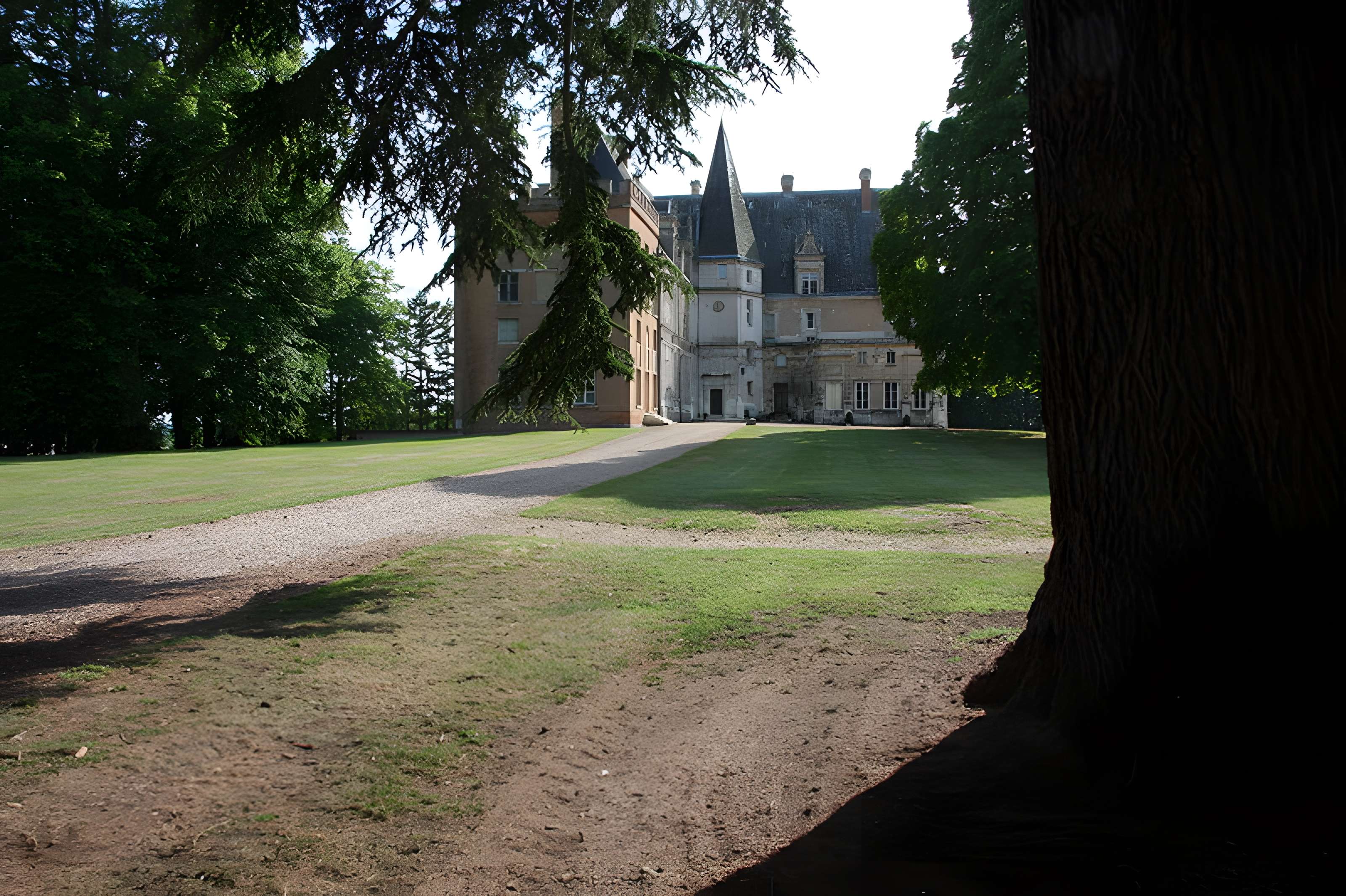 Château de Courtalain et ses dépendances