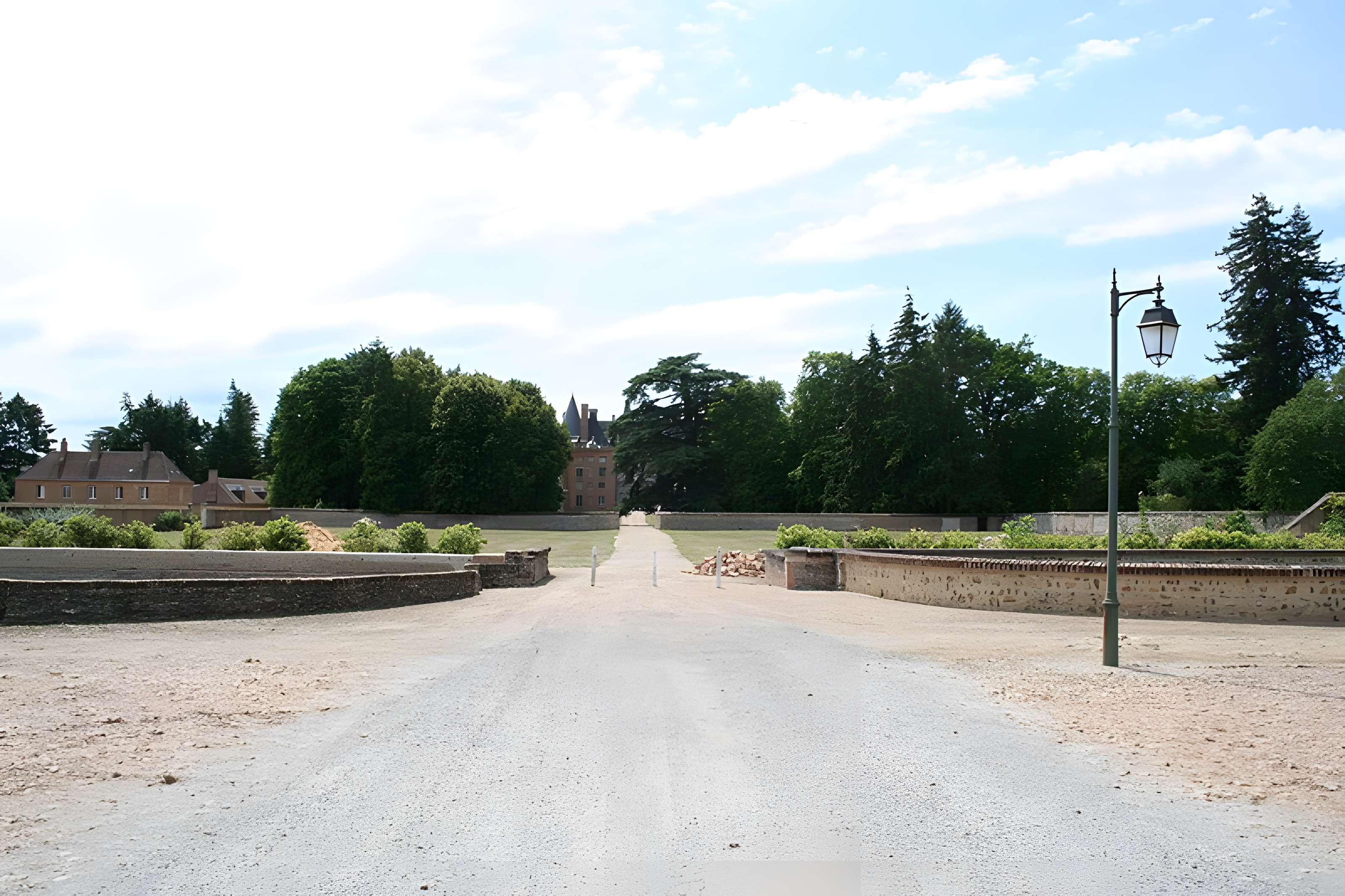 Château de Courtalain et ses dépendances