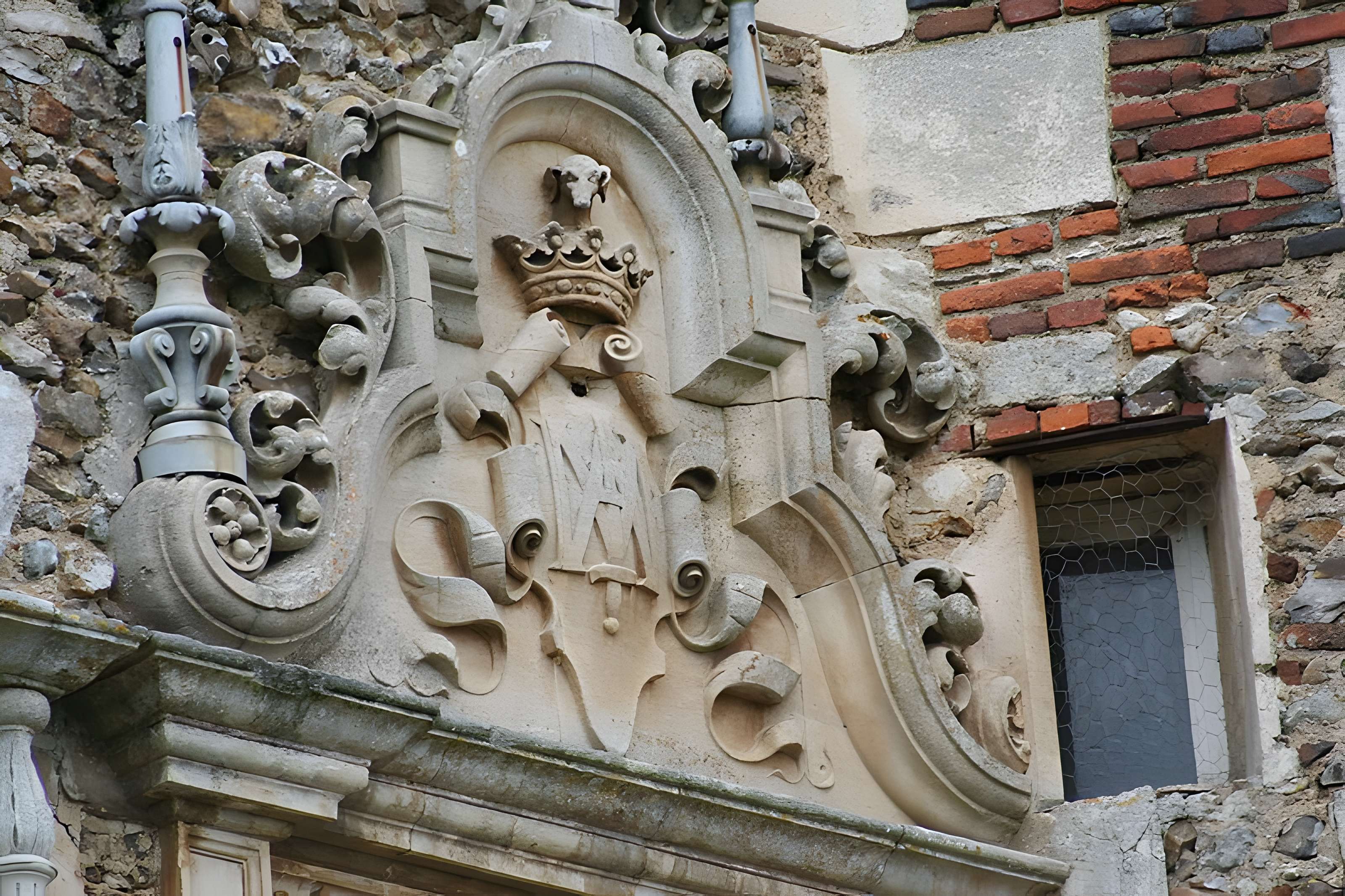 Château de Courtalain et ses dépendances