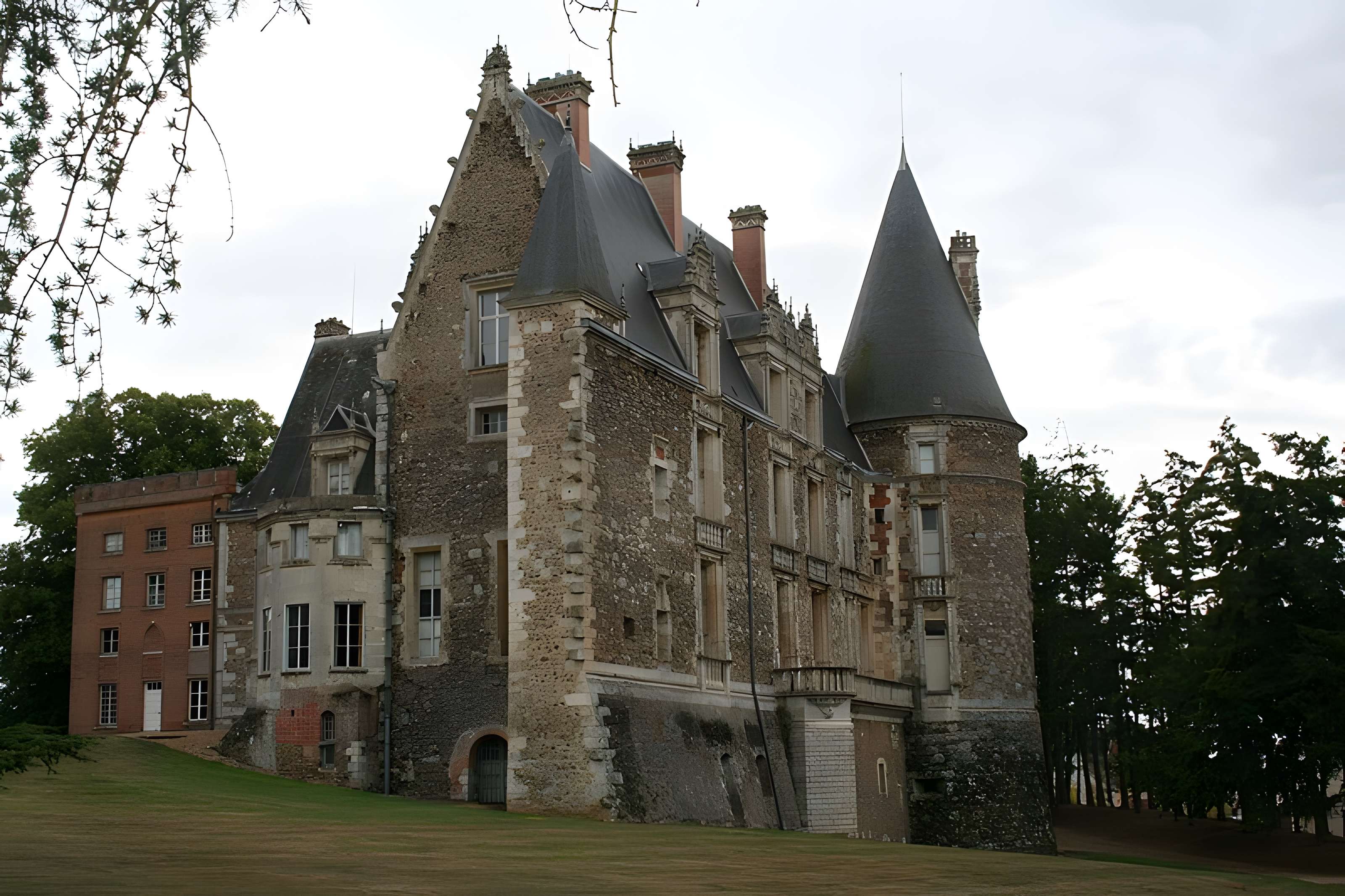 Château de Courtalain et ses dépendances