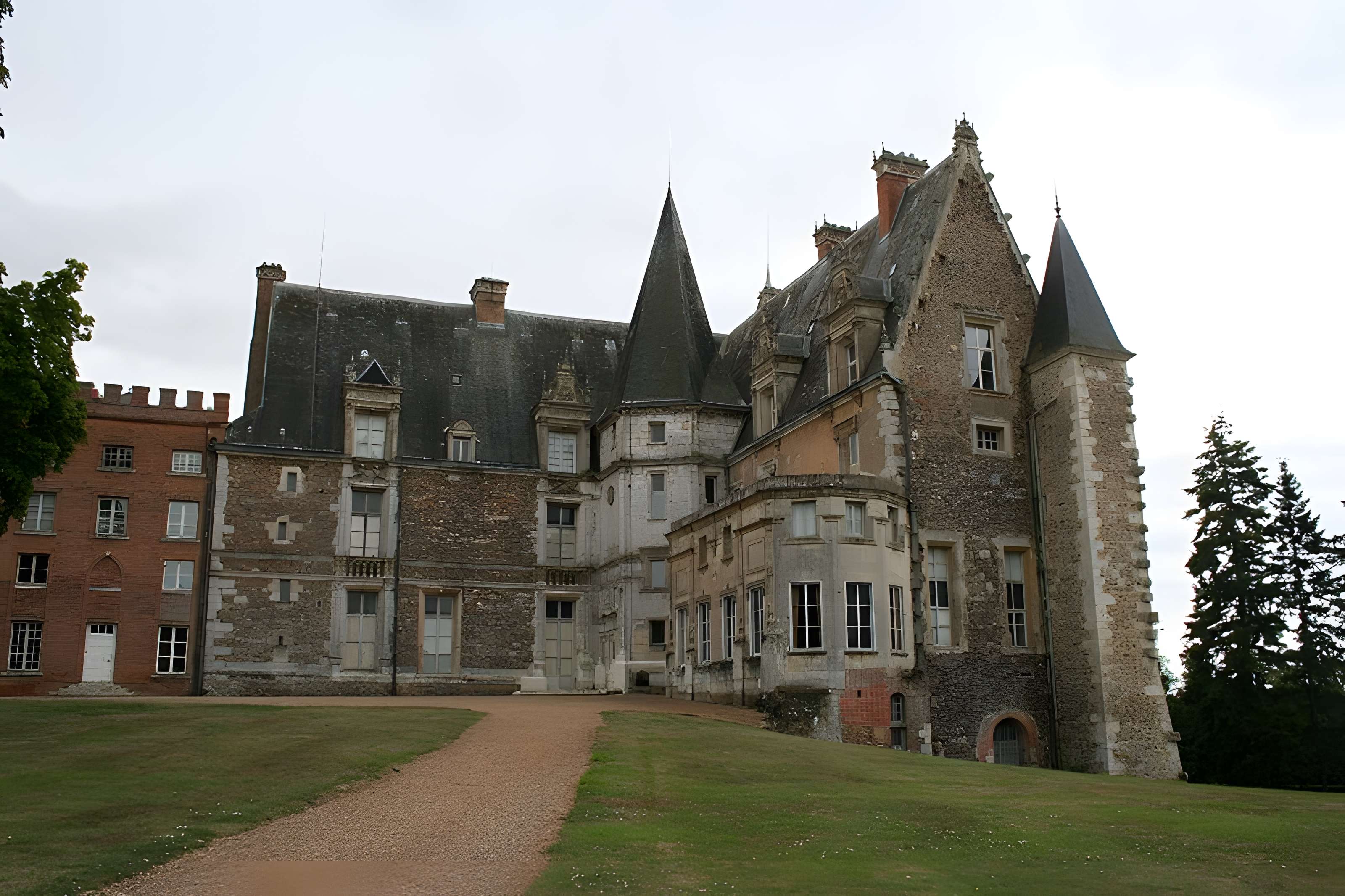 Château de Courtalain et ses dépendances