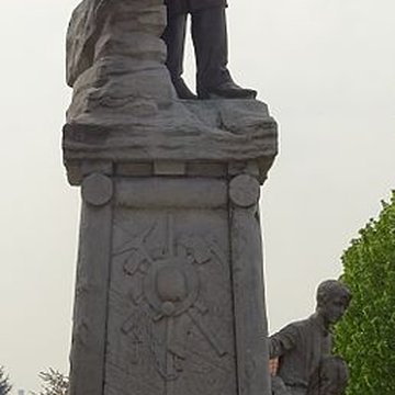 Monument à Charles Mathieu à Lourches
