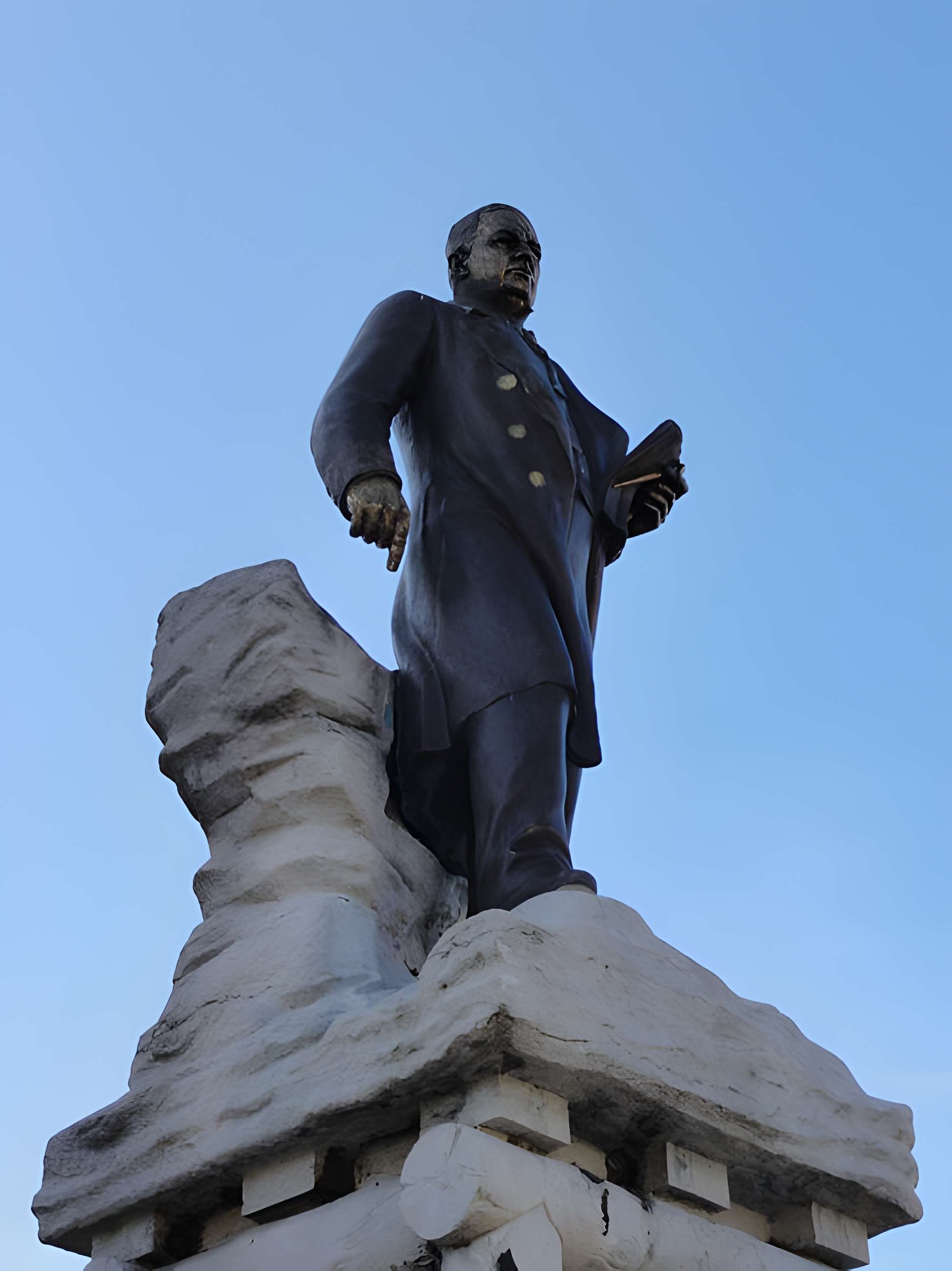Monument à Charles Mathieu à Lourches