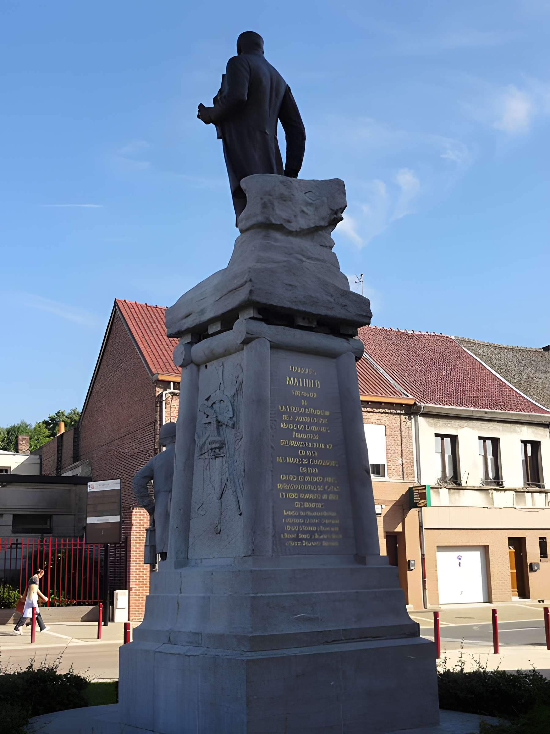 Monument à Charles Mathieu à Lourches