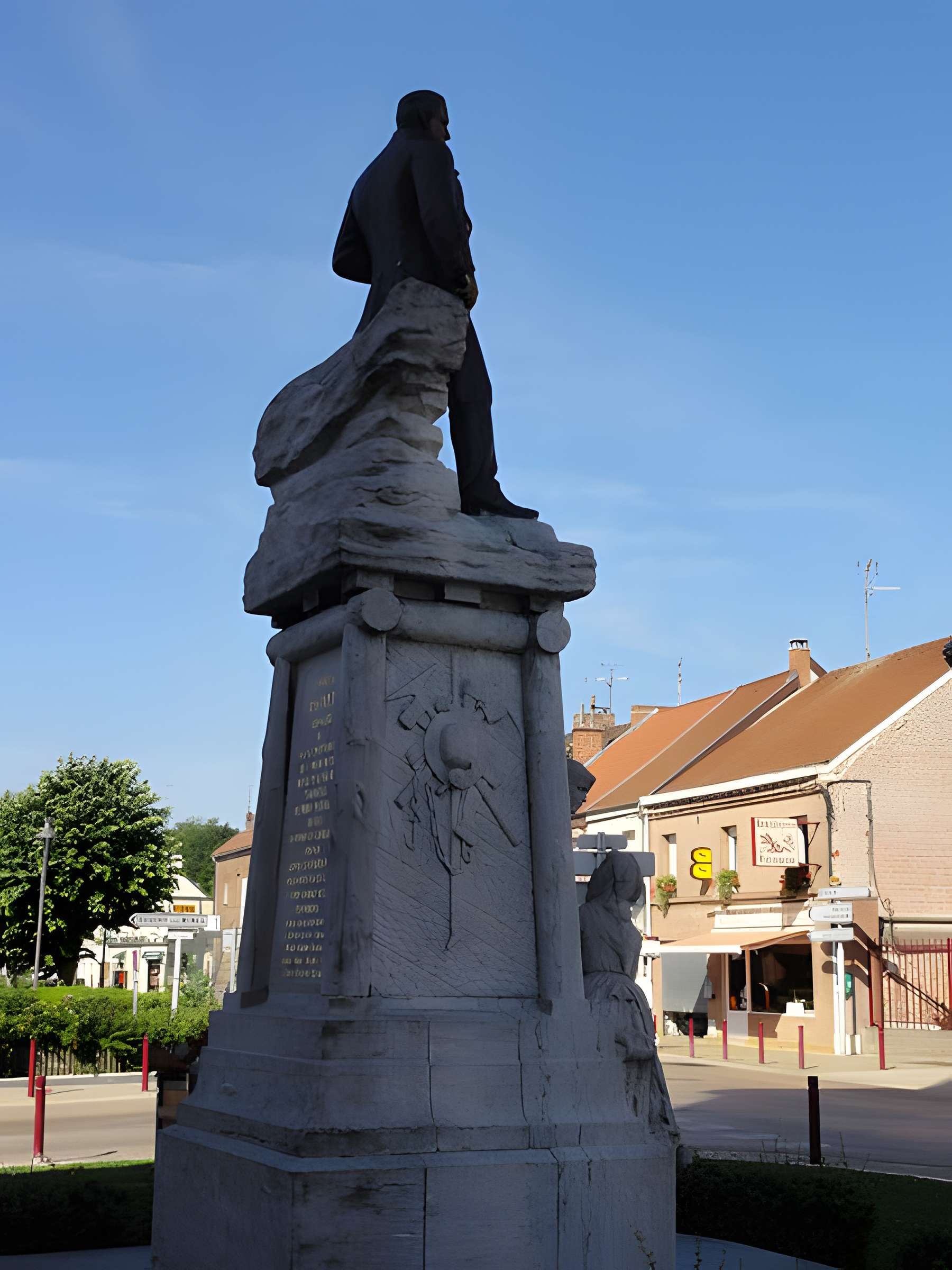 Monument à Charles Mathieu à Lourches