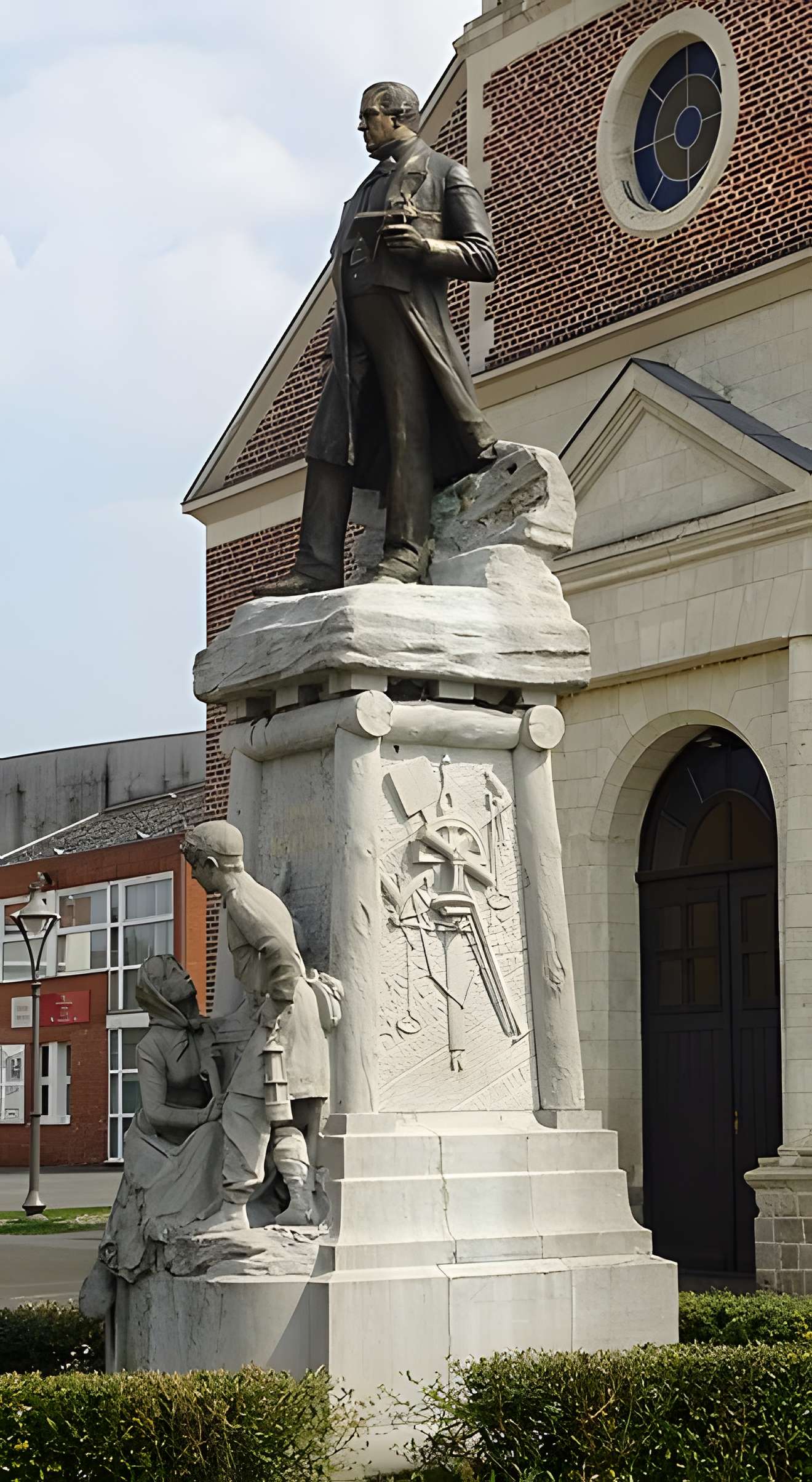 Monument à Charles Mathieu à Lourches