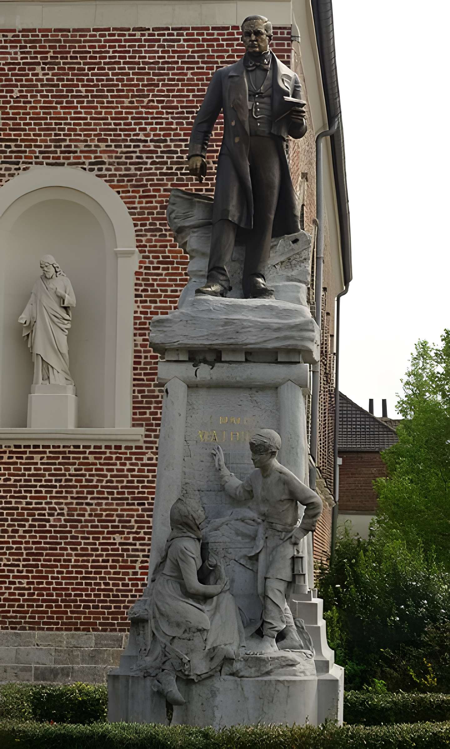 Monument à Charles Mathieu à Lourches