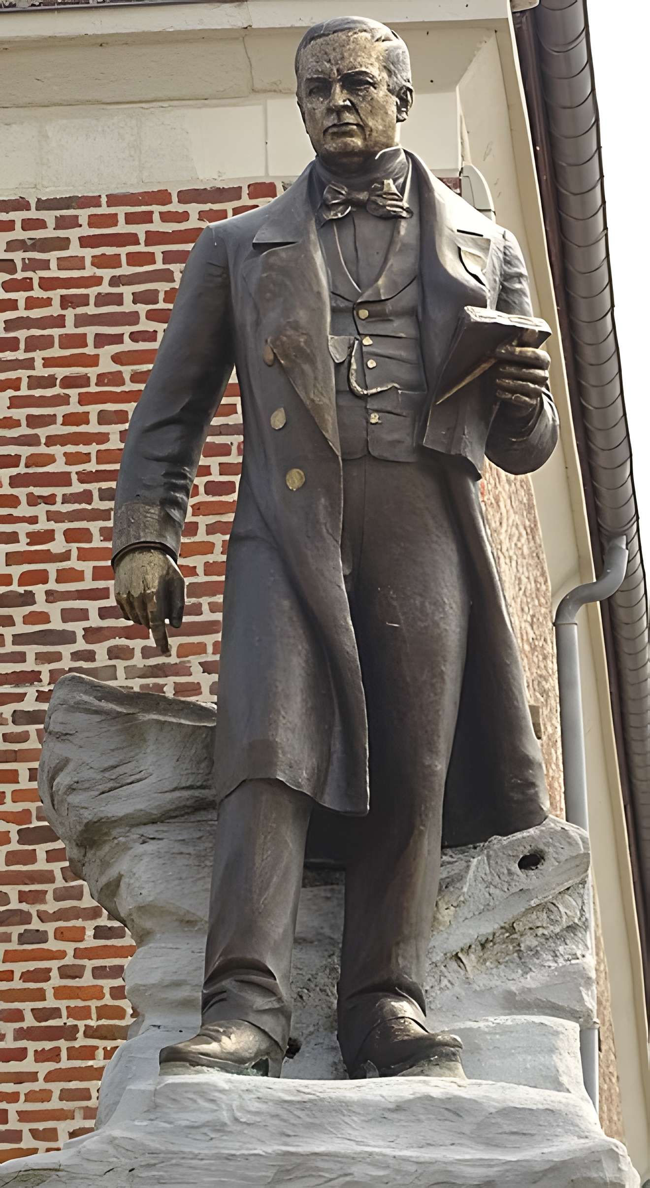 Monument à Charles Mathieu à Lourches