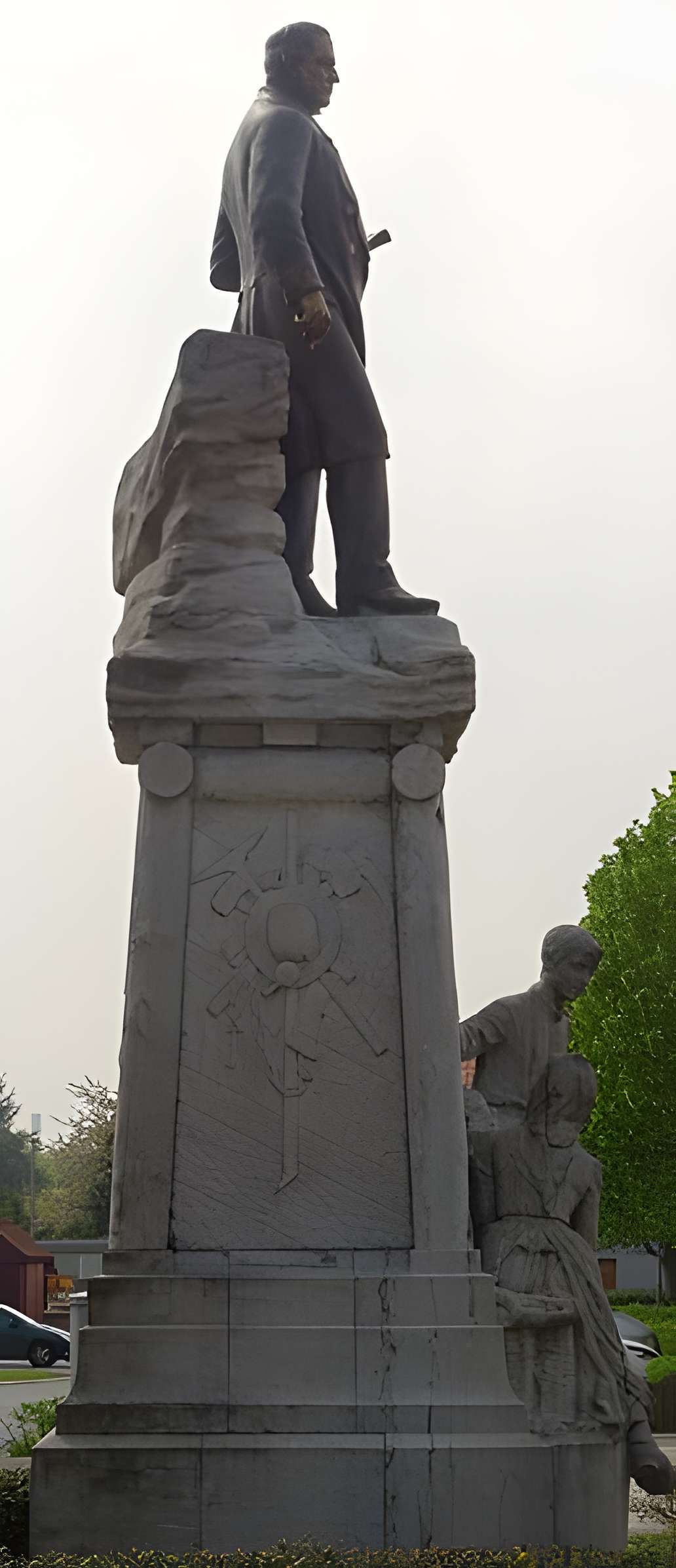 Monument à Charles Mathieu à Lourches