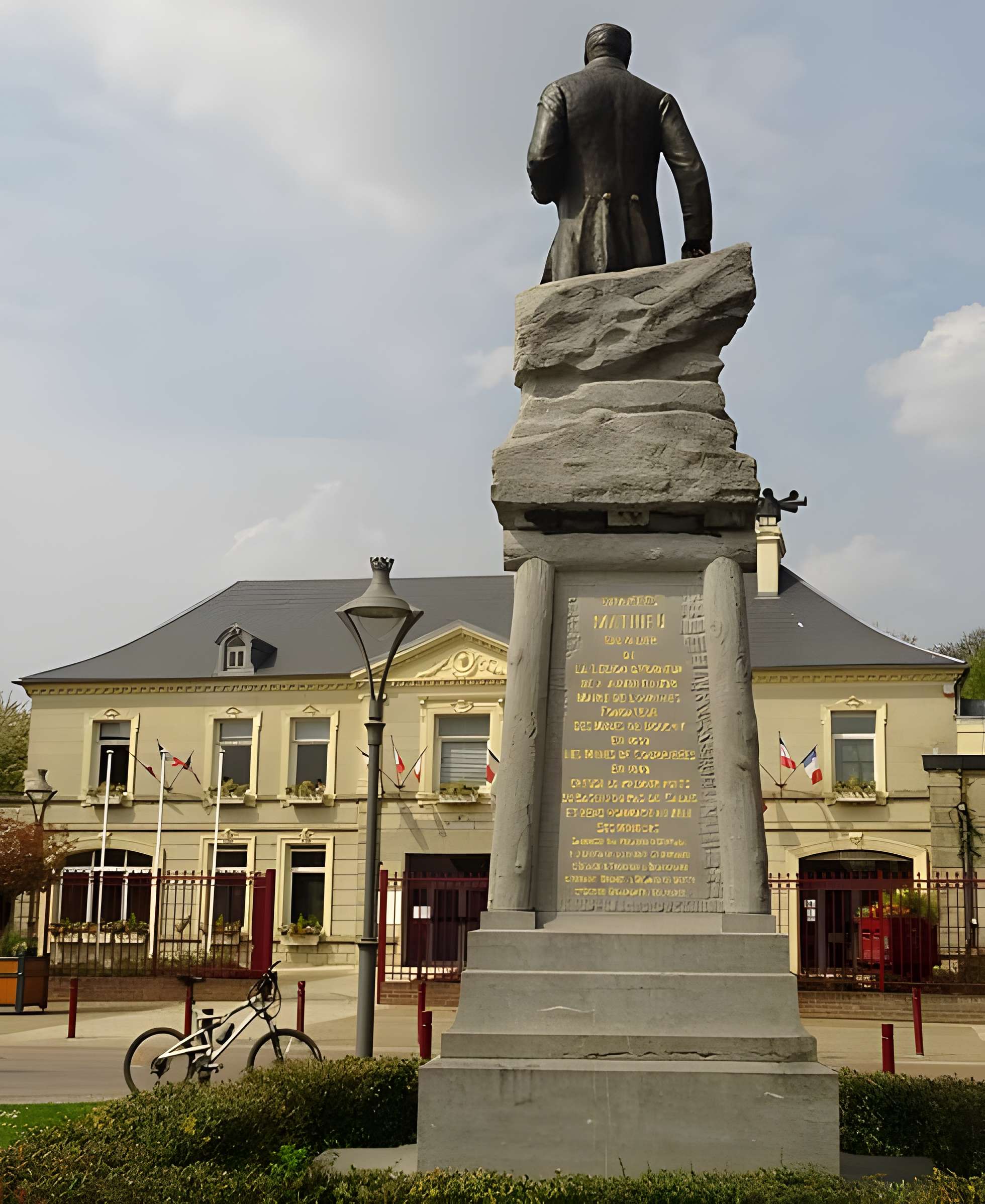 Monument à Charles Mathieu à Lourches