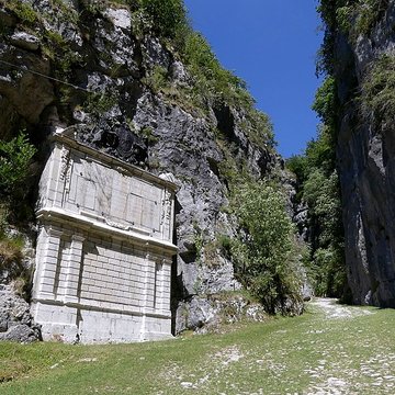 Monument à Charles-Emmanuel II de Savoie à Saint-Christophe