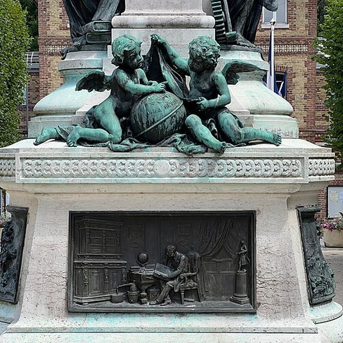 Photo de Monument à Émile Menier de Noisiel