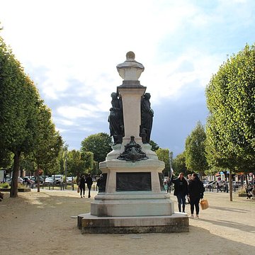 Monument à Émile Menier de Noisiel