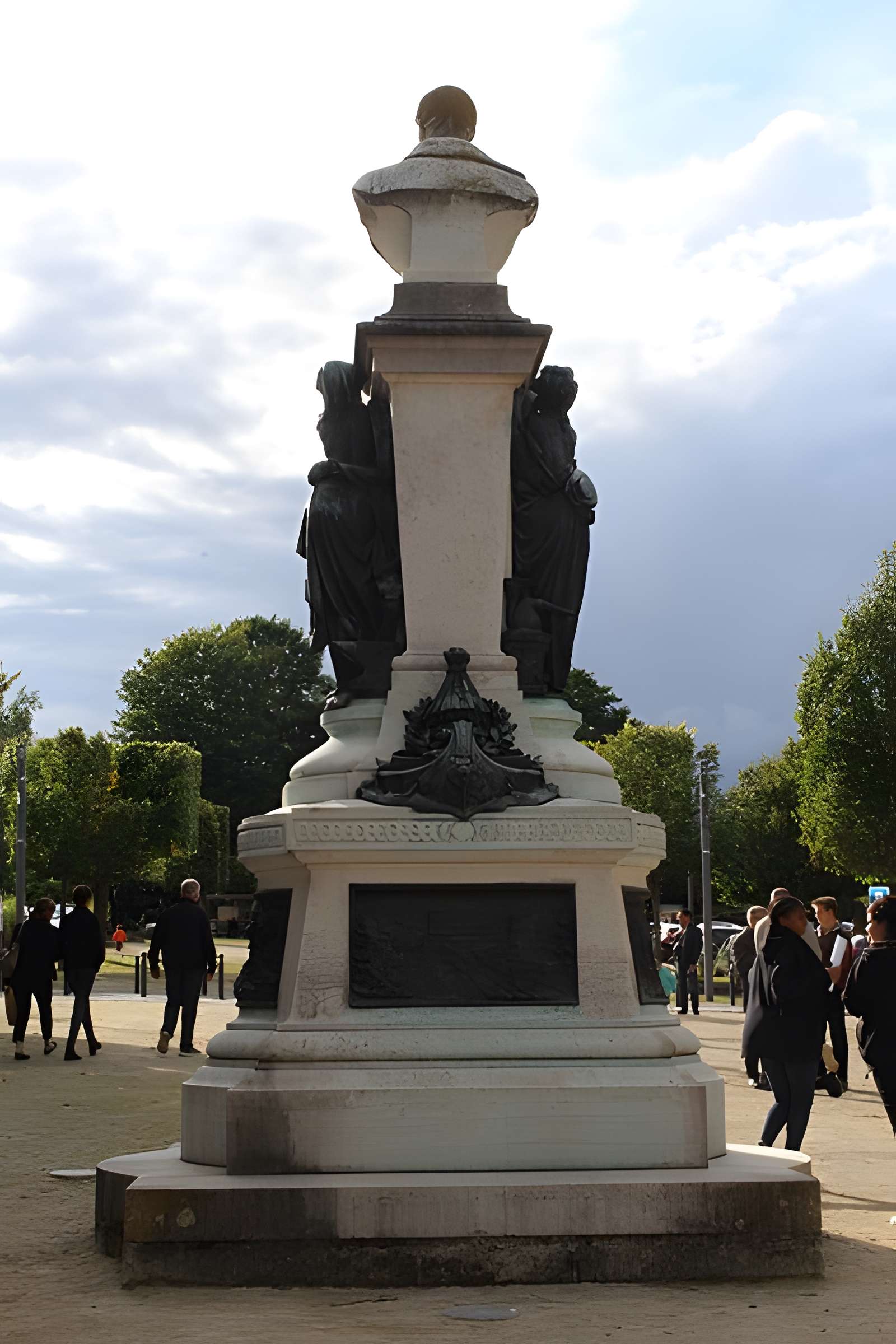 Monument à Émile Menier de Noisiel