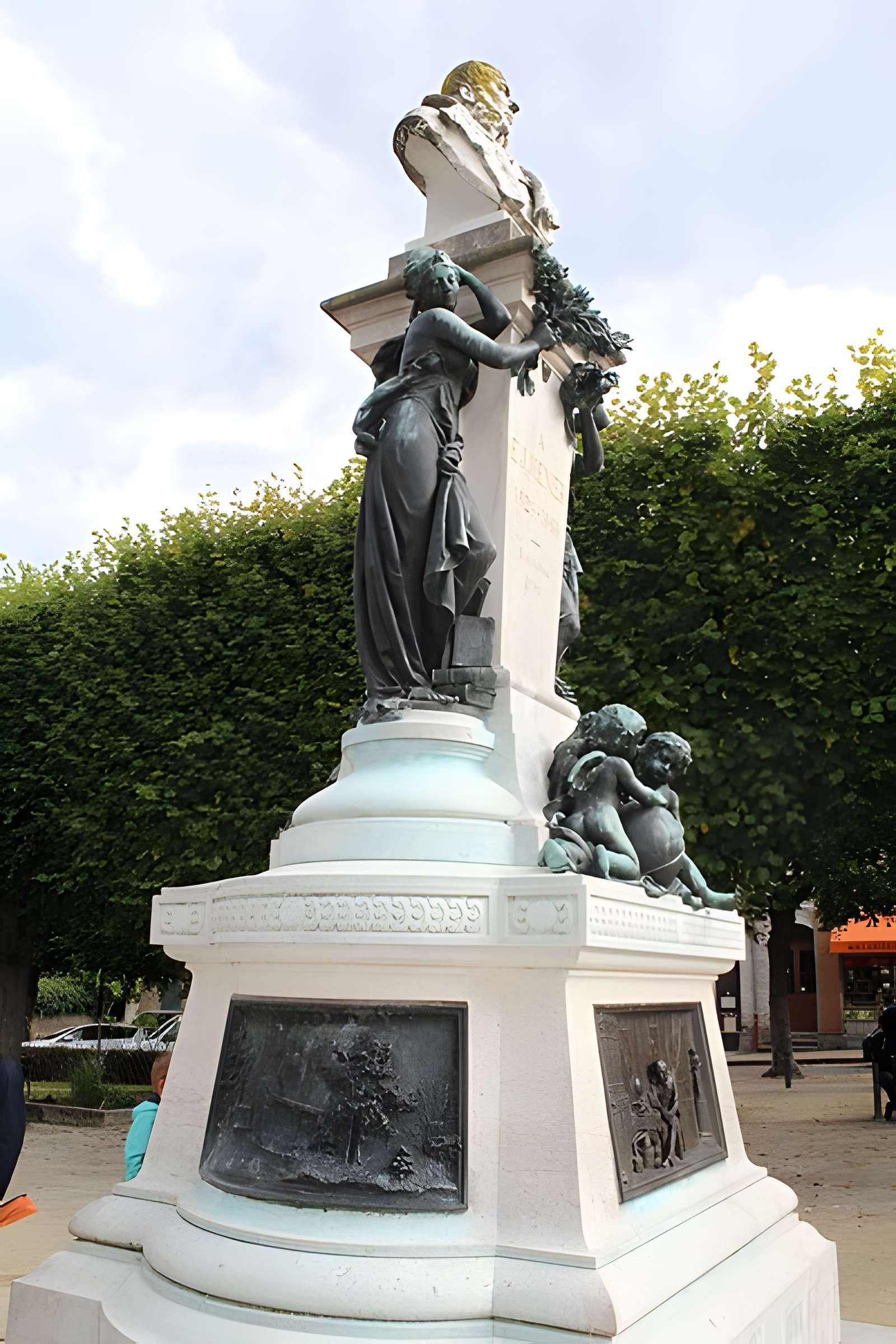 Monument à Émile Menier de Noisiel