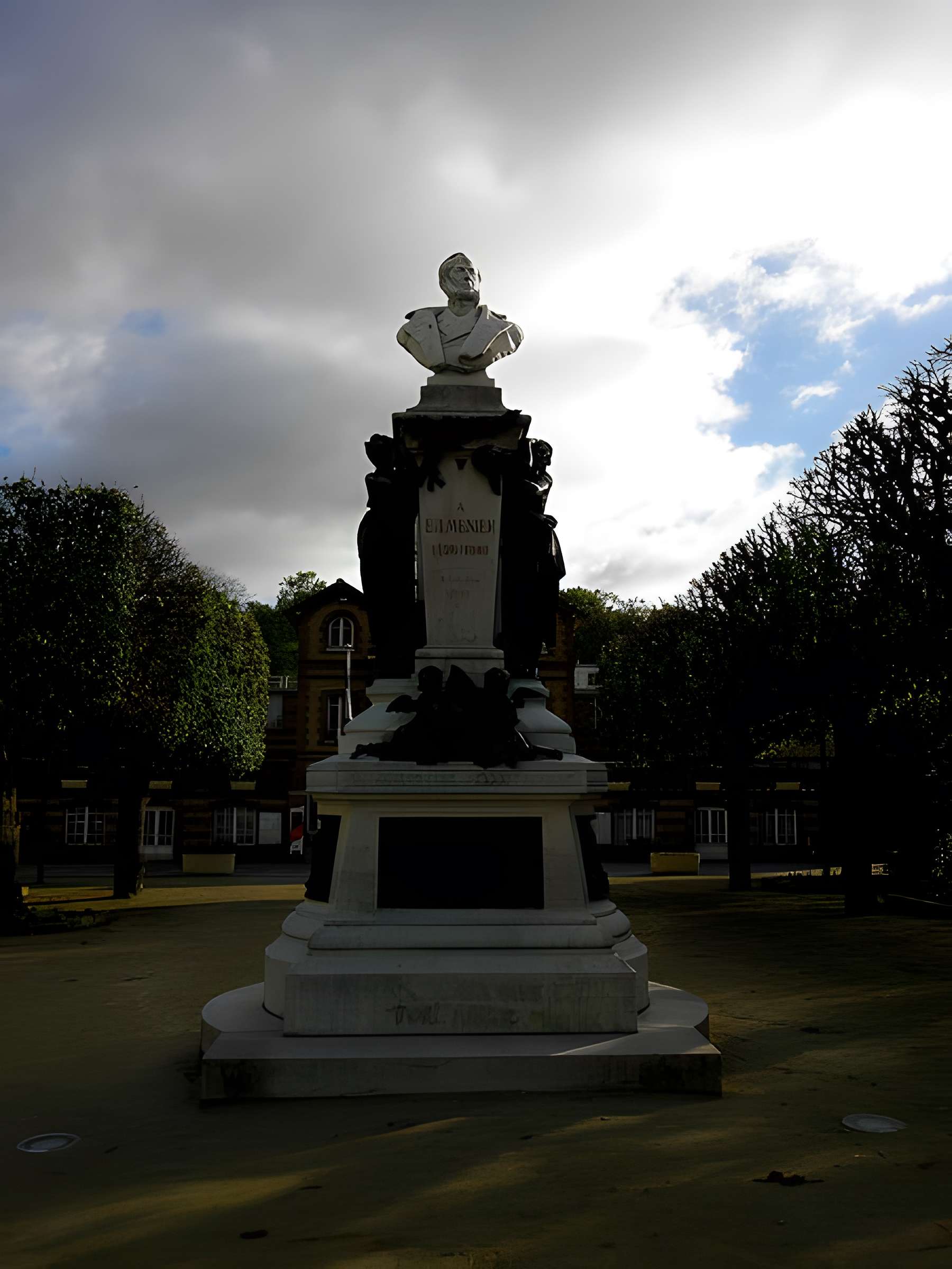 Monument à Émile Menier de Noisiel