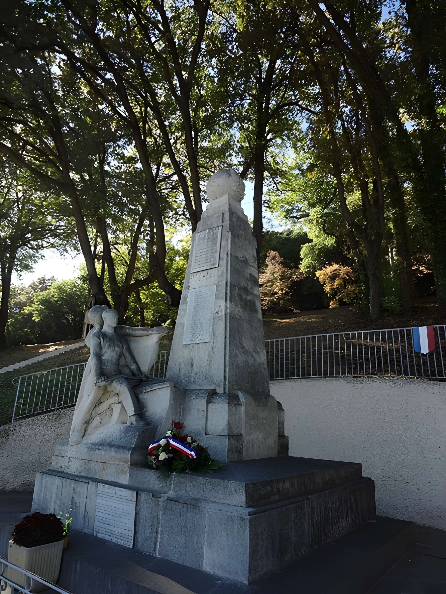 Monument aux morts de Château-Arnoux-Saint-Auban