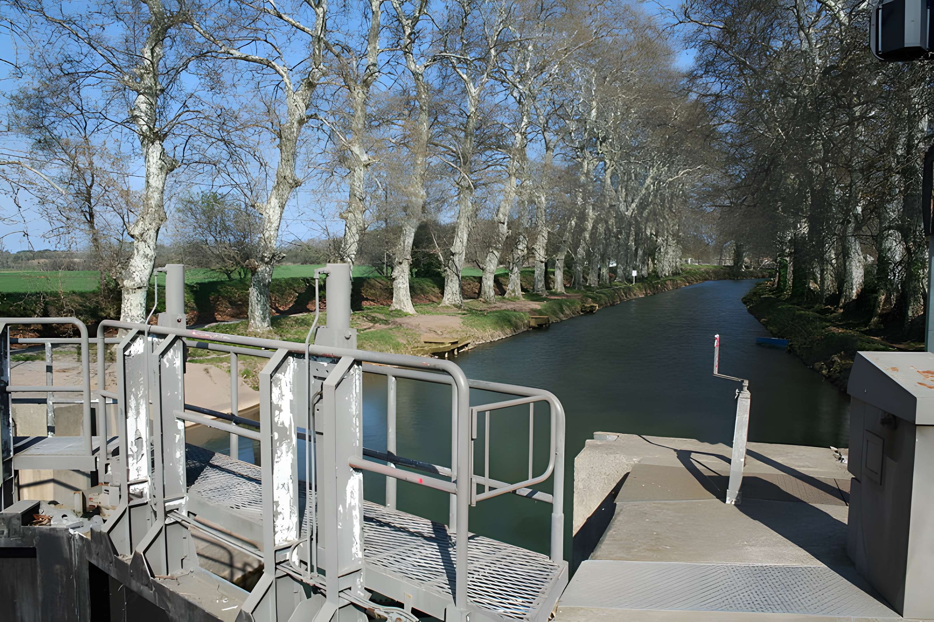 Canal du Midi : Écluse ronde d'Agde